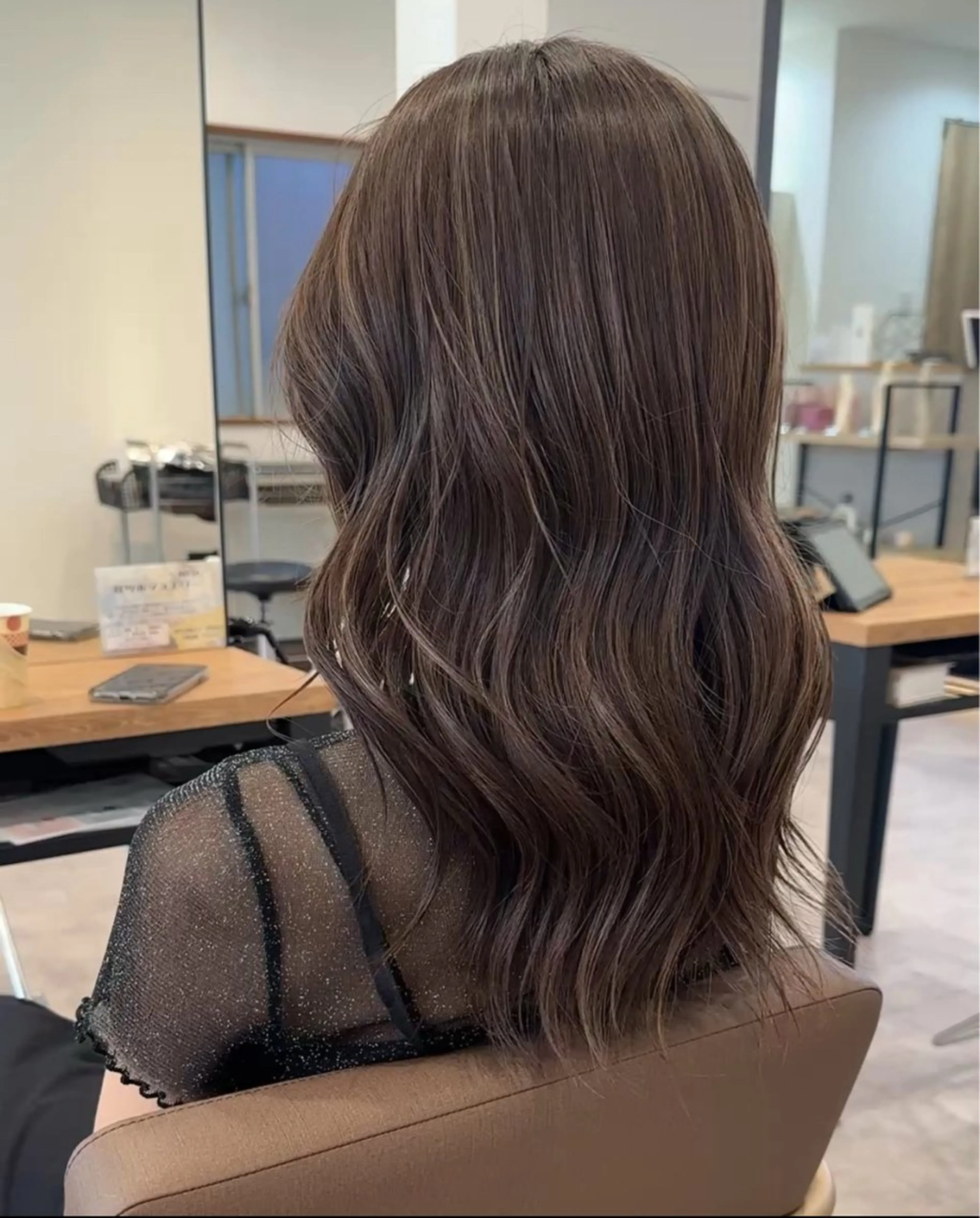 セミロング カラー ハイライトカラー ハイライト カット ヘアカラー 白髪ぼかしハイライト レイヤー川口　元気のヘアスタイル