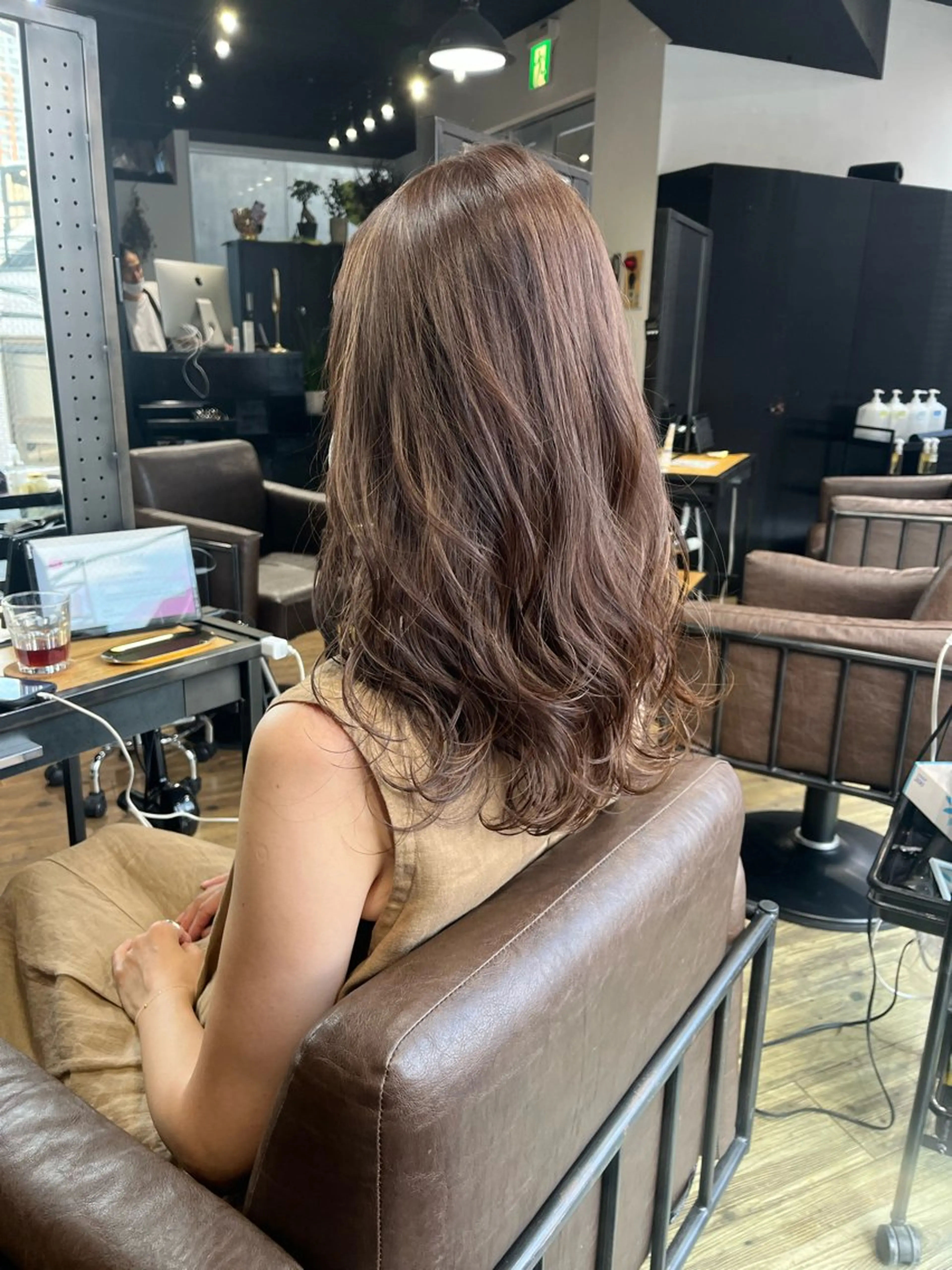 セミロング カラー ブリーチ✨ハイライト 透明感カラー/アヤノのヘアスタイル