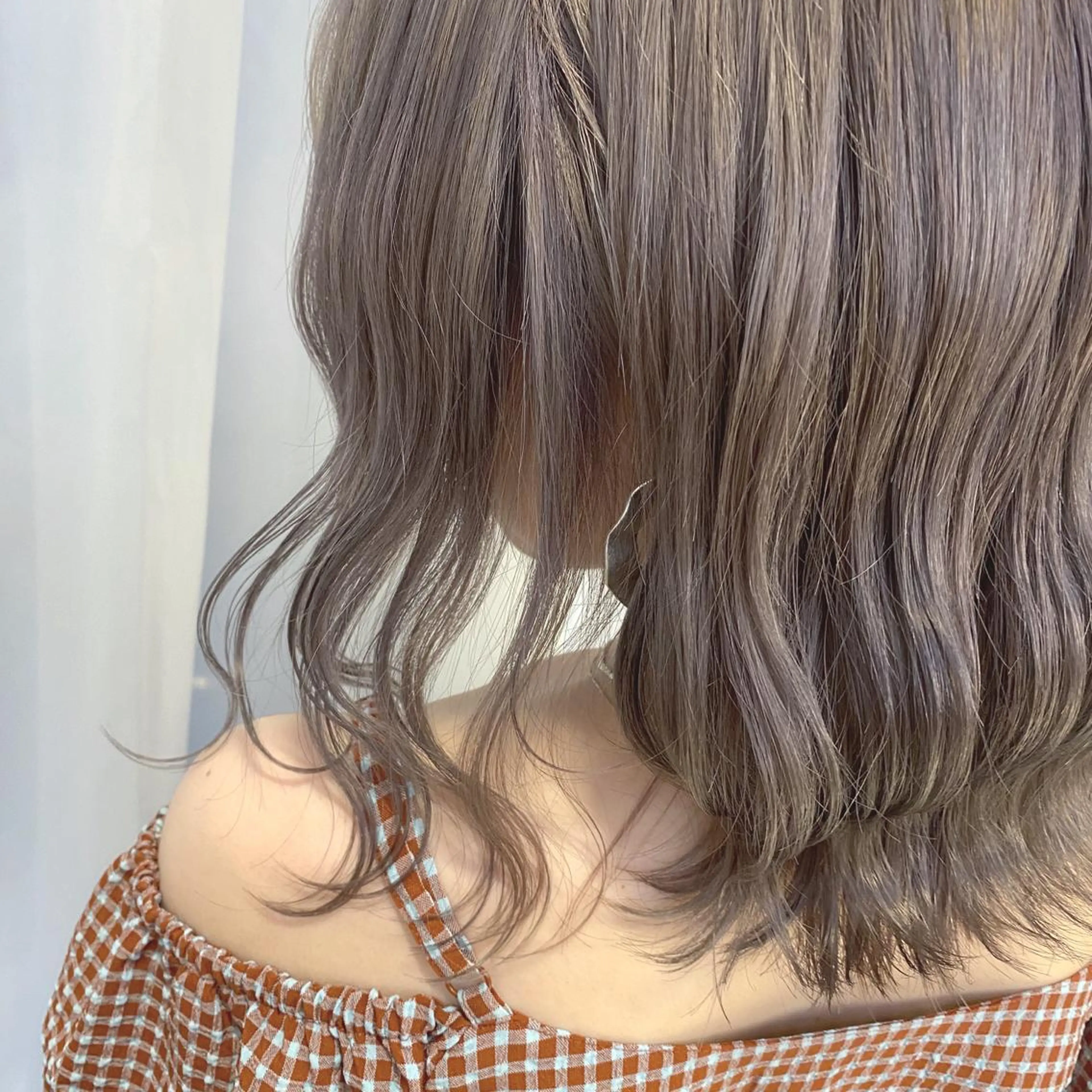 ミディアム カラー 透明感カラー グレージュ ラベンダーカラー ミルクティーグレージュ the path ナツミのヘアスタイル