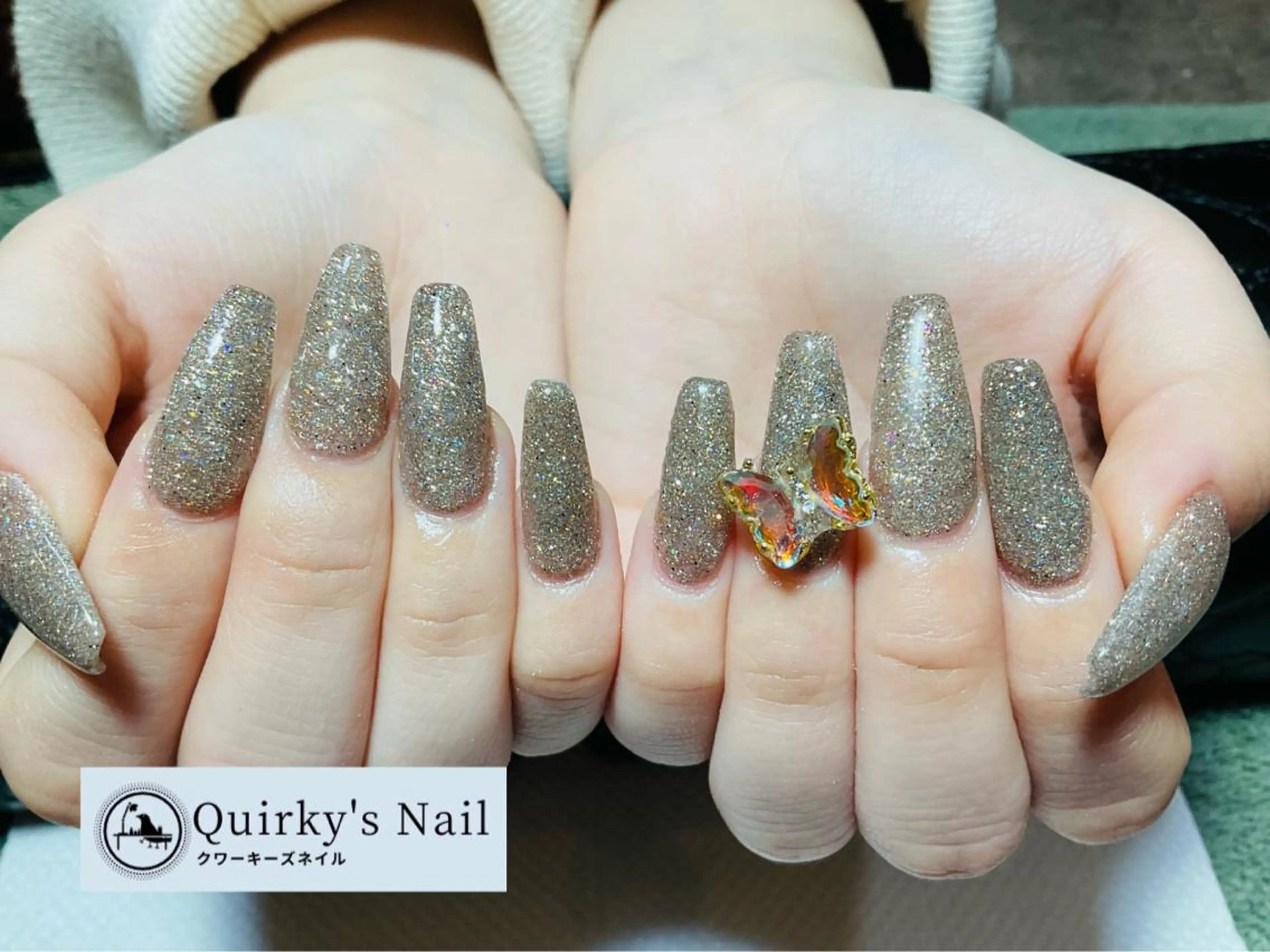ネイル アートネイル ジェルネイル ゴールド グラデーション ホログラムネイル Quirky's Nail【栄店】のネイルデザイン