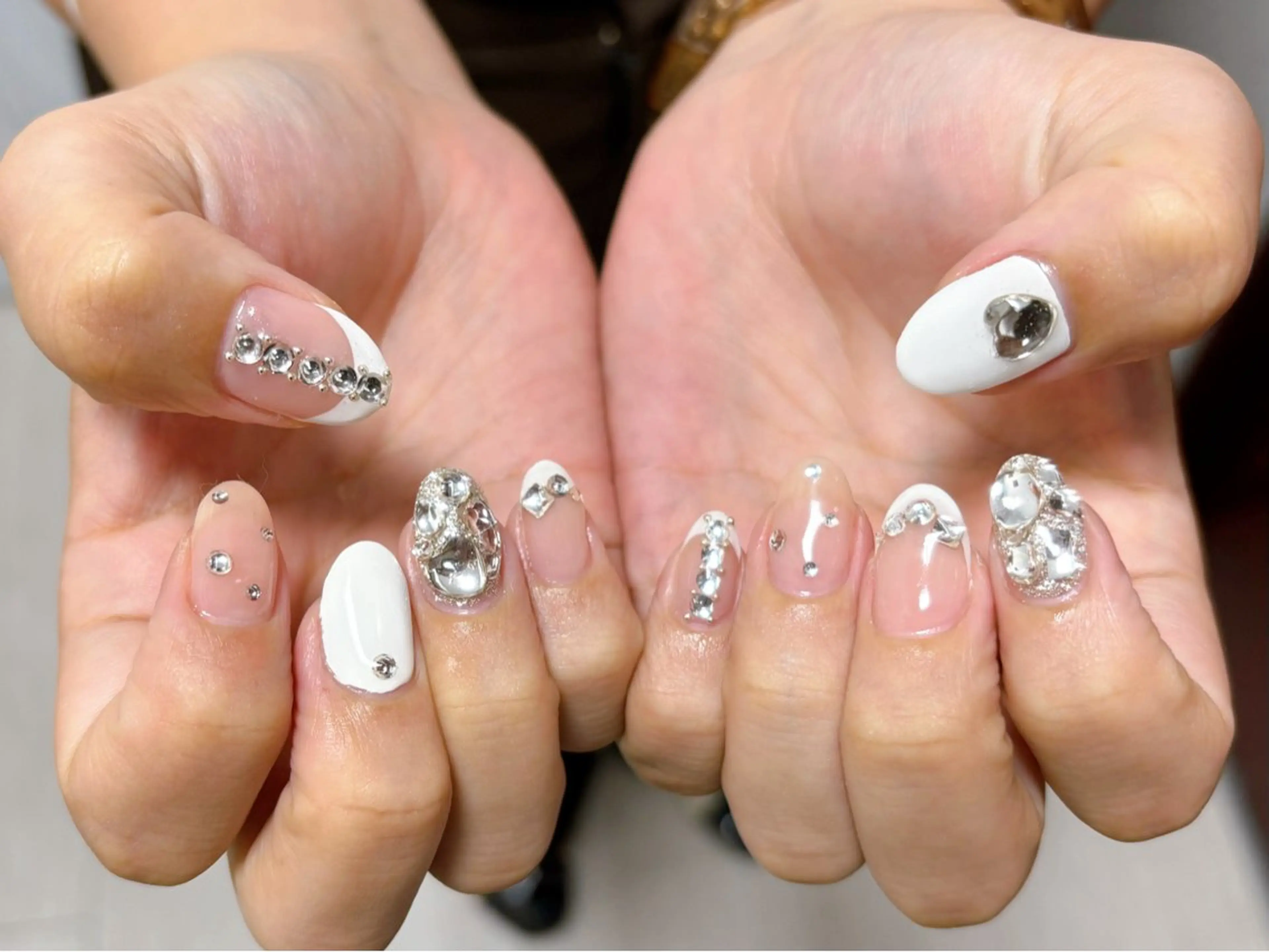 ネイル フレンチネイル キラキラネイル シンプルネイル ハンドネイル Lani🌈Nail Konatsuのネイルデザイン