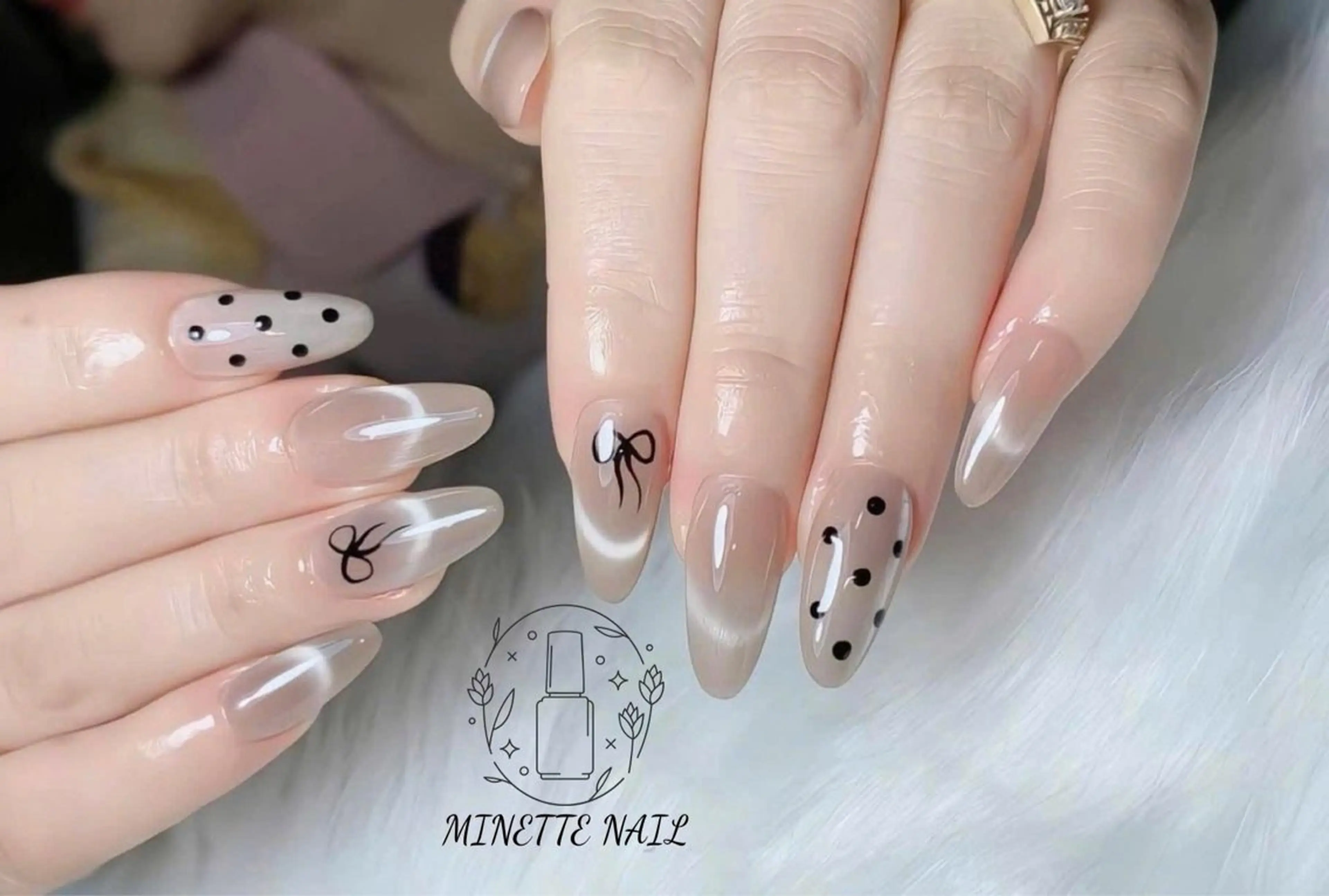 ネイル ドット フレンチネイル ジェルネイル ガーリー マグネットネイル ハンドネイル Minette Nailのネイルデザイン