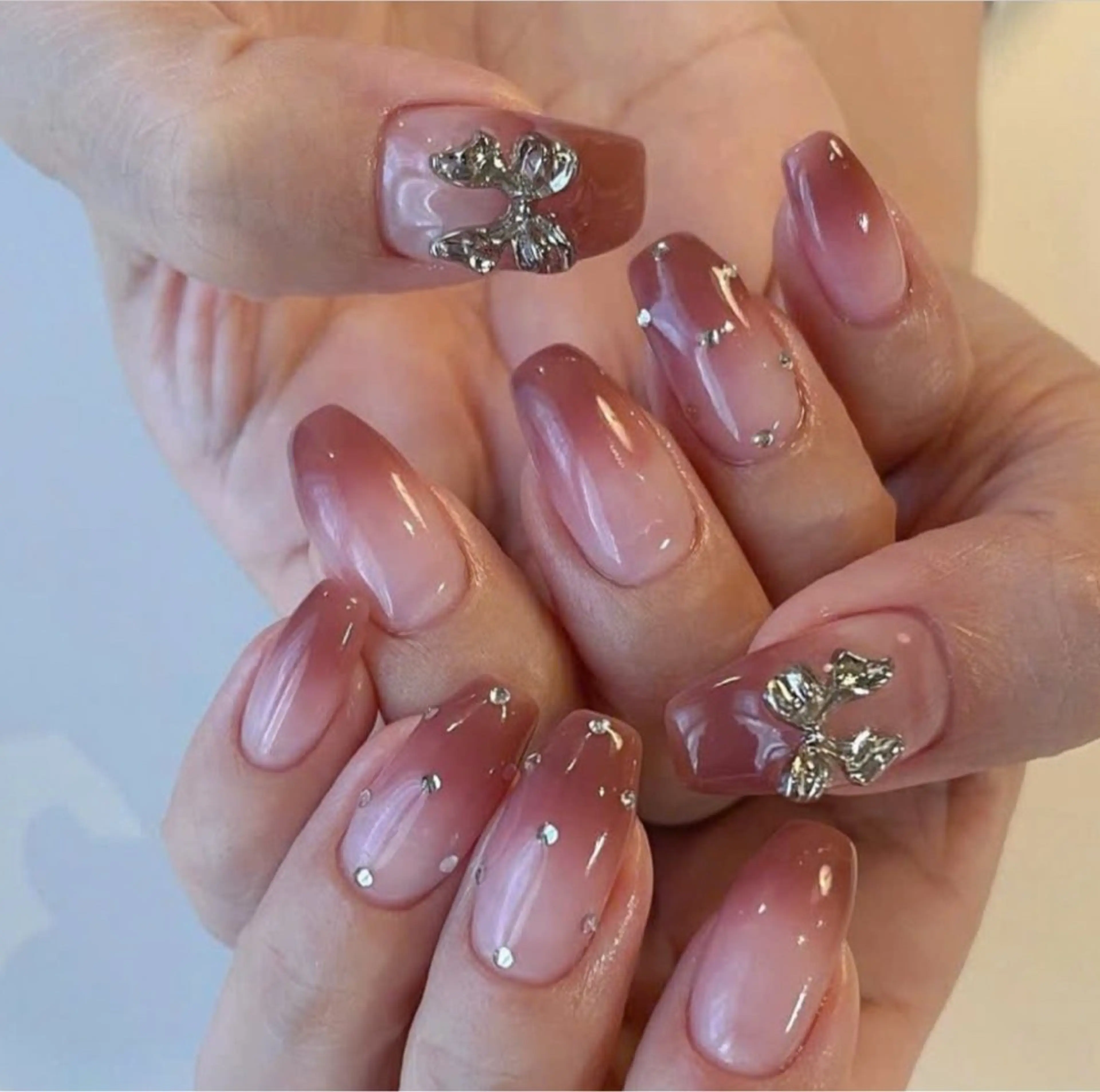 ネイル アニマル柄 オーロラネイル チークネイル フラッシュネイル ジェルネイル ハンドネイル Lyna Nail のネイルデザイン