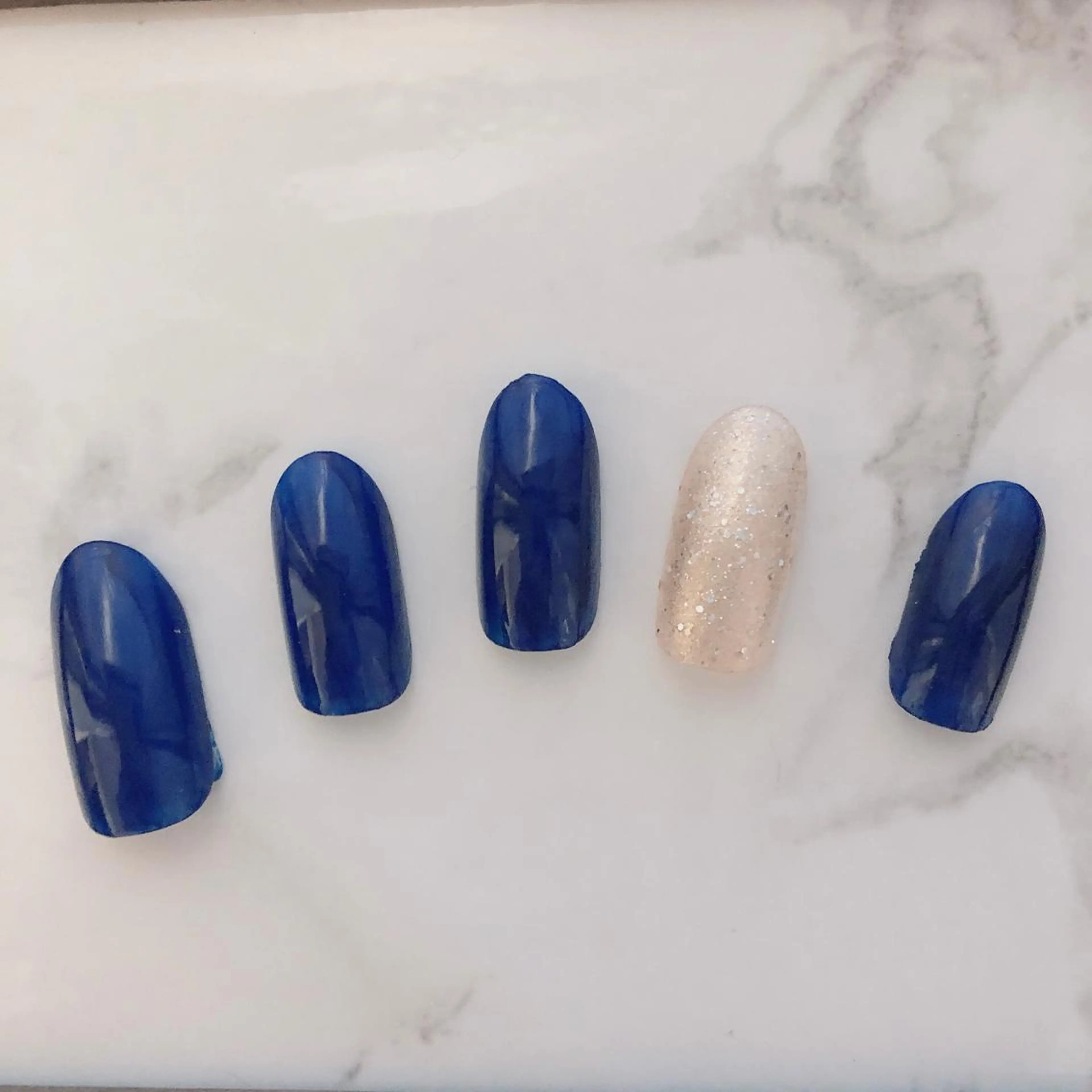 ネイル ワンカラーネイル シンプルネイル 結城 怜菜のネイルデザイン