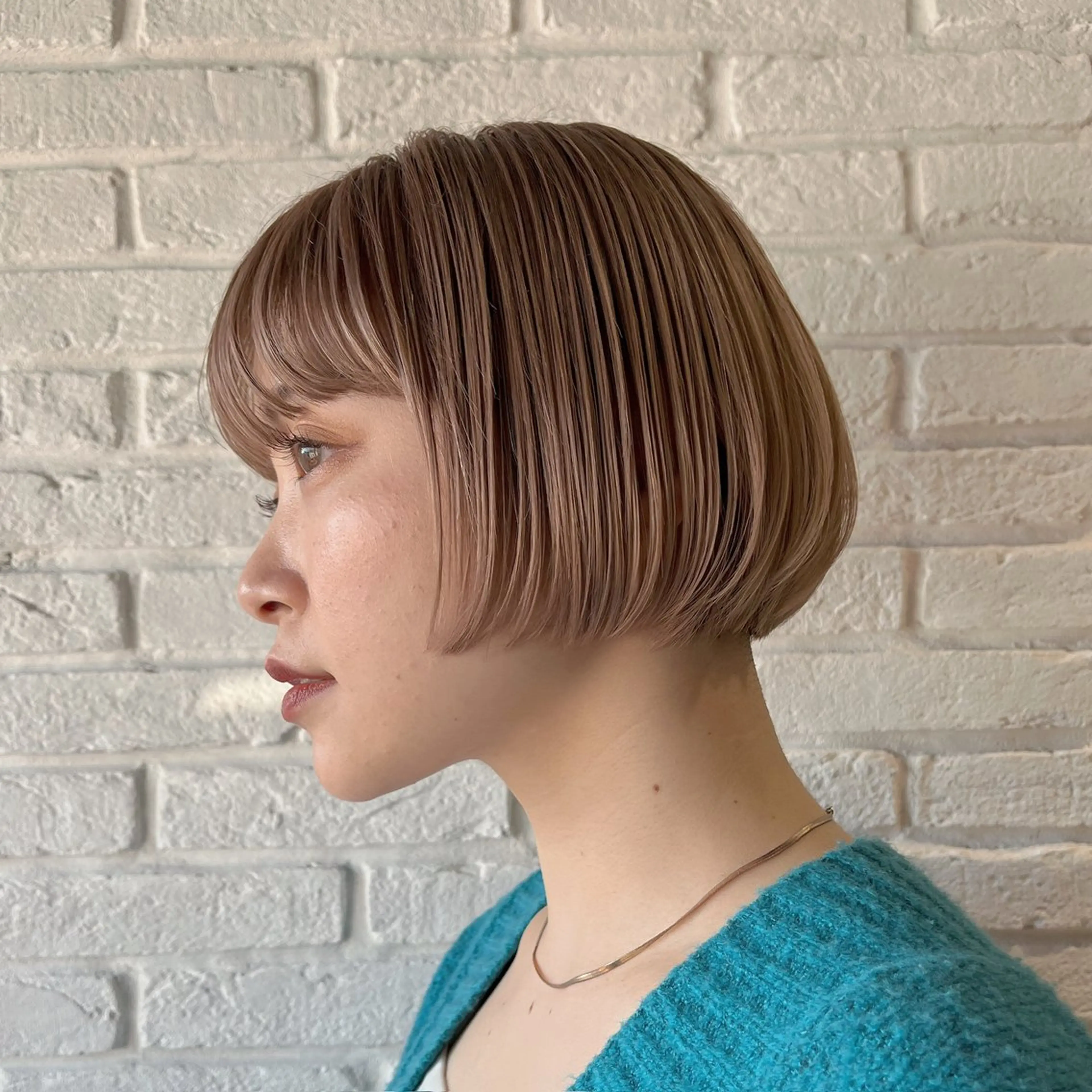 ショート カラー ヘアアレンジ ベージュカラー ブリーチ ハイトーンカラー ボブ ヘアカラー トリートメント 🌱ボブ/レイヤー/ ベージュ/あやみ✨のヘアスタイル