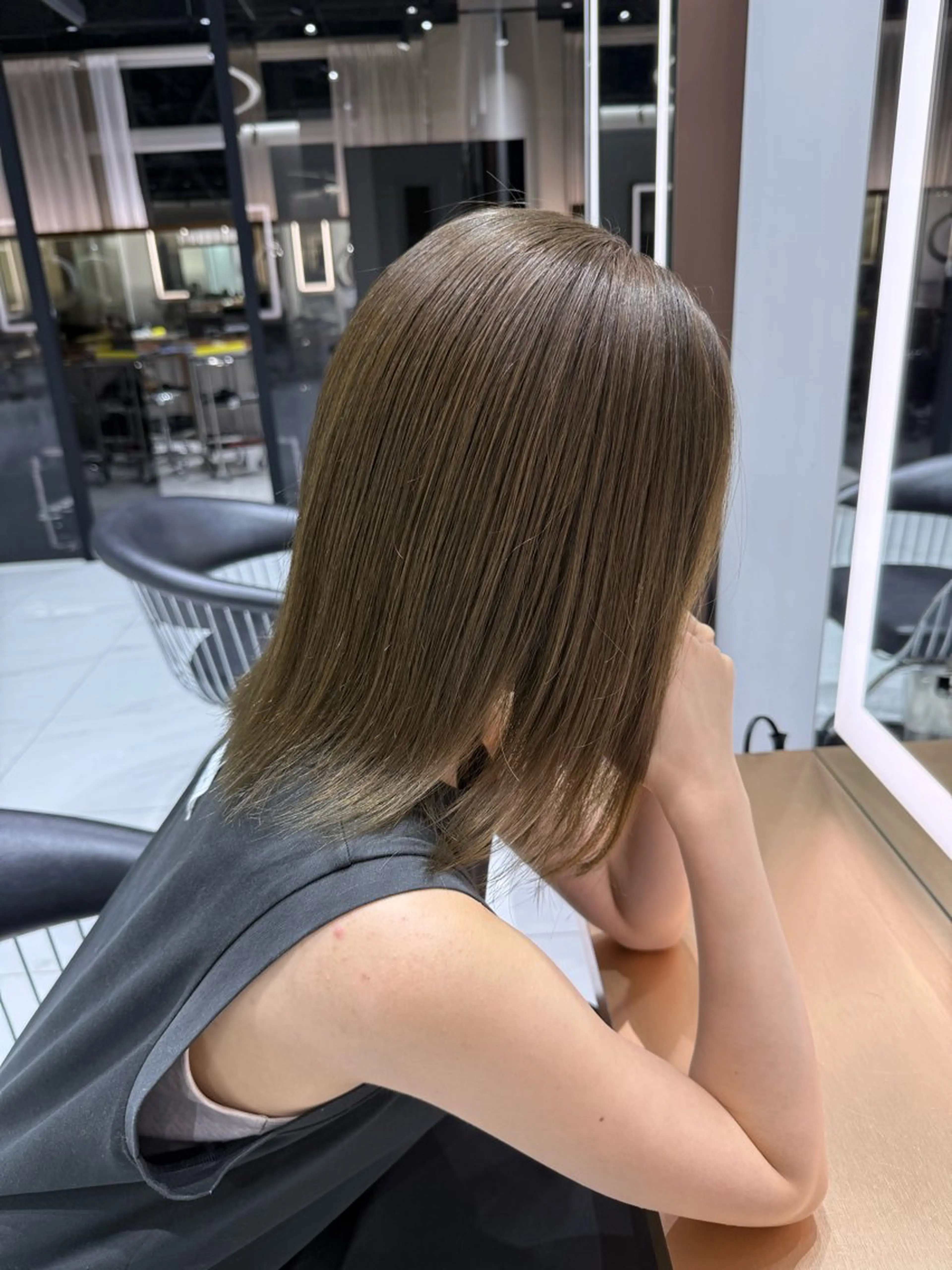 カラー ベージュカラー オリーブベージュ ヘアカラー トリートメント 佐藤 優希のヘアスタイル