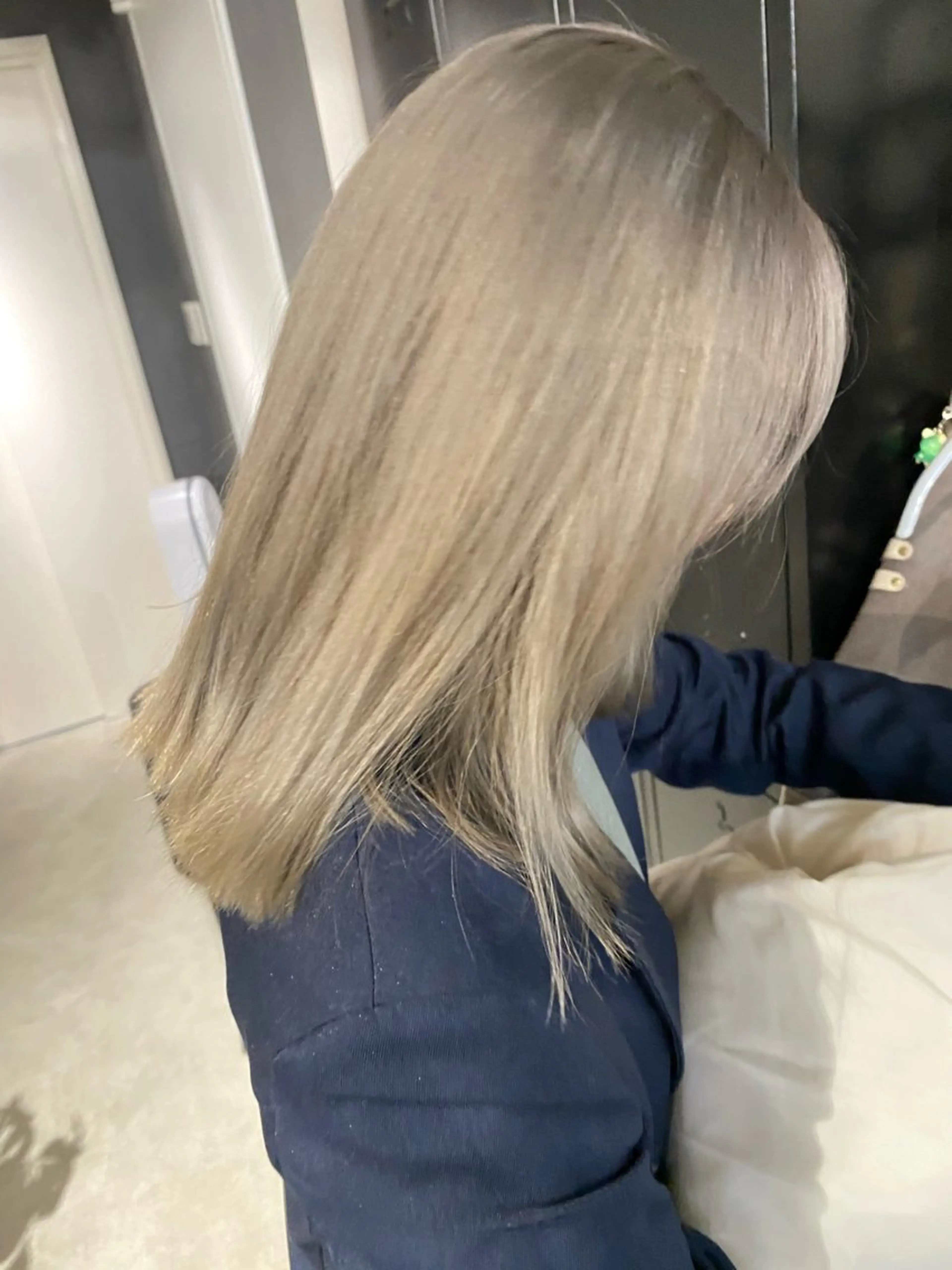 カラー グレージュ ヒガシ サヨのヘアスタイル