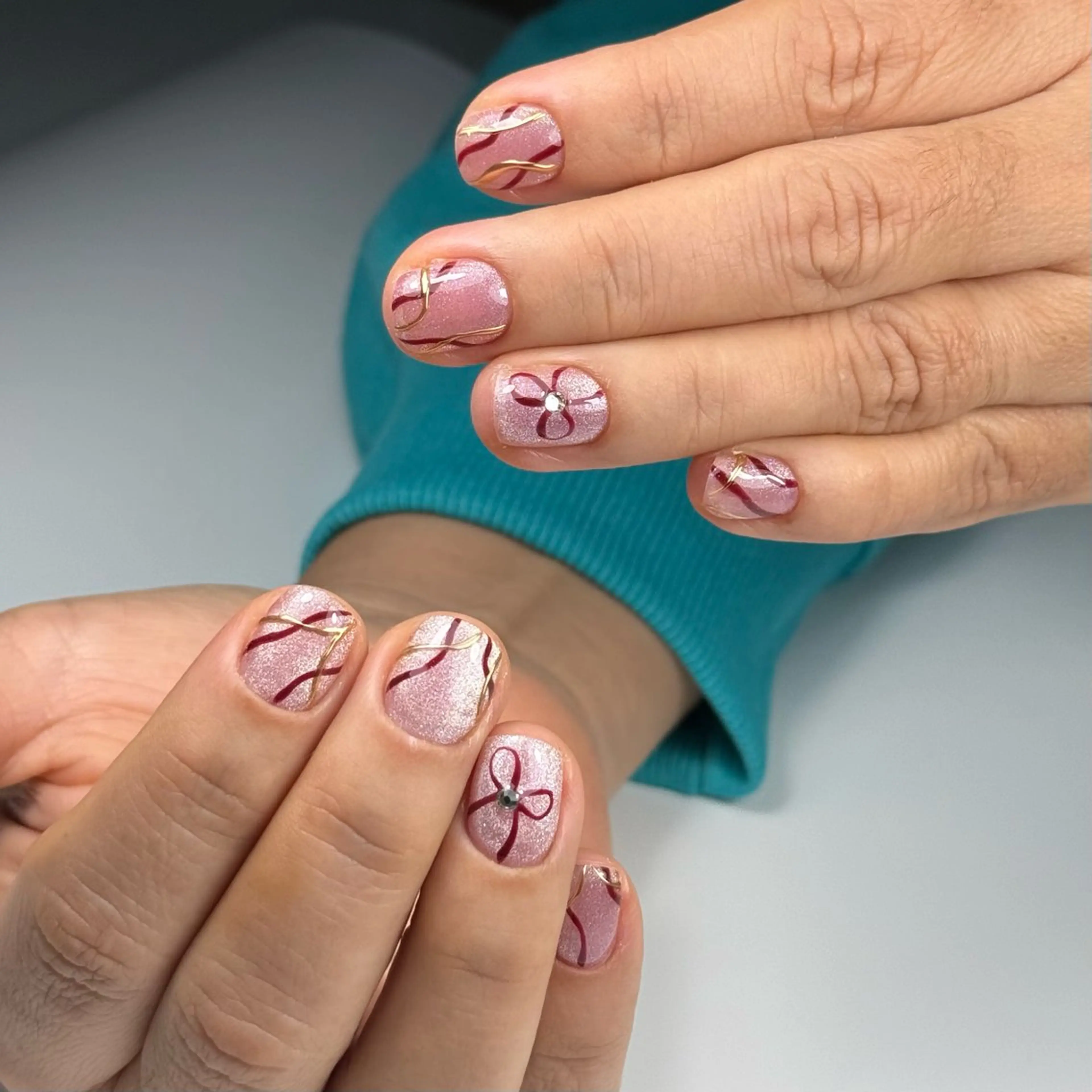 ネイル マグネットネイル ナオネイルサロン所属・オトヤ ナオミのネイルデザイン