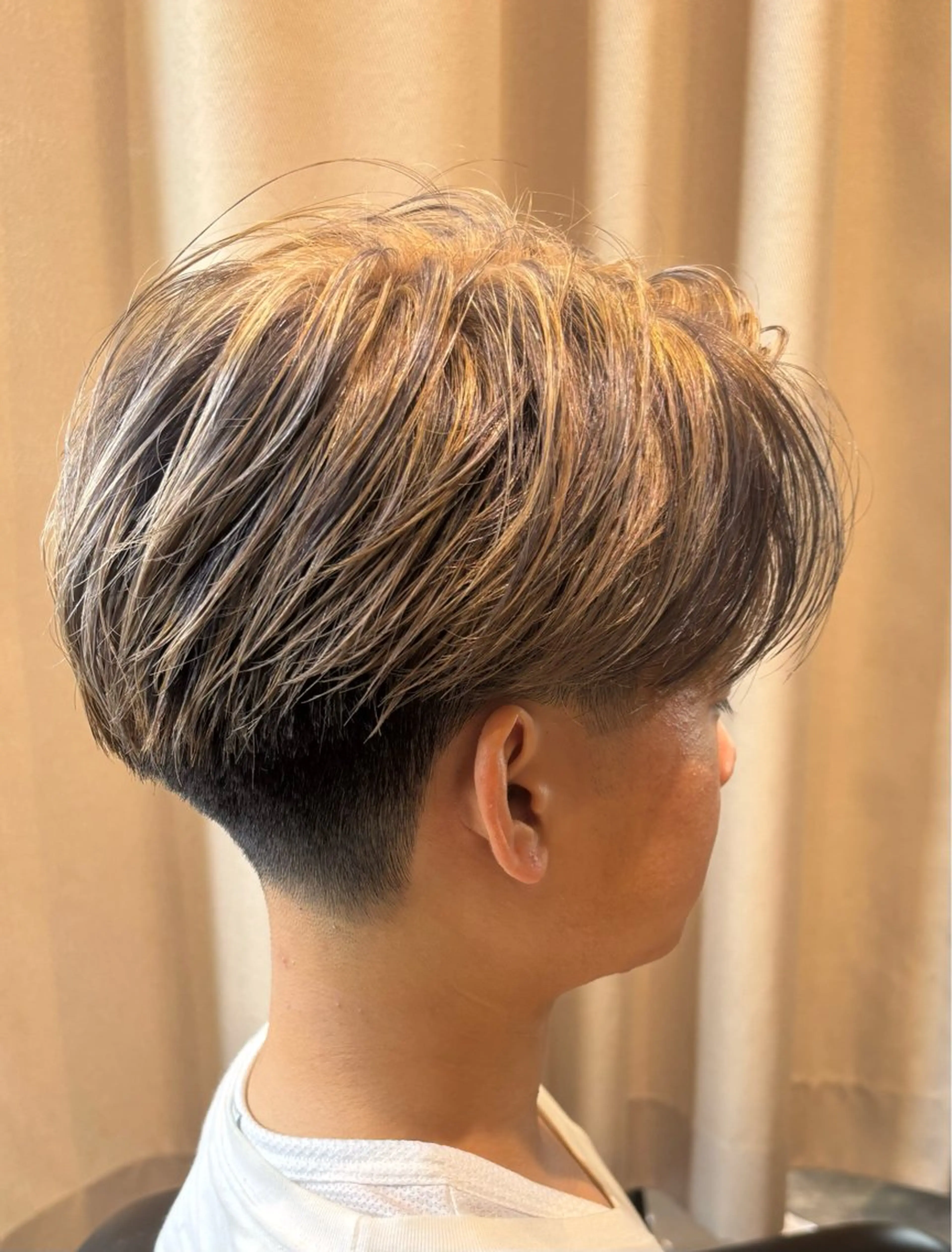 ショート カラー メンズ カット ヘアカラー 鼎一真ハイトーン/ パーマ/何でも屋さんのヘアスタイル