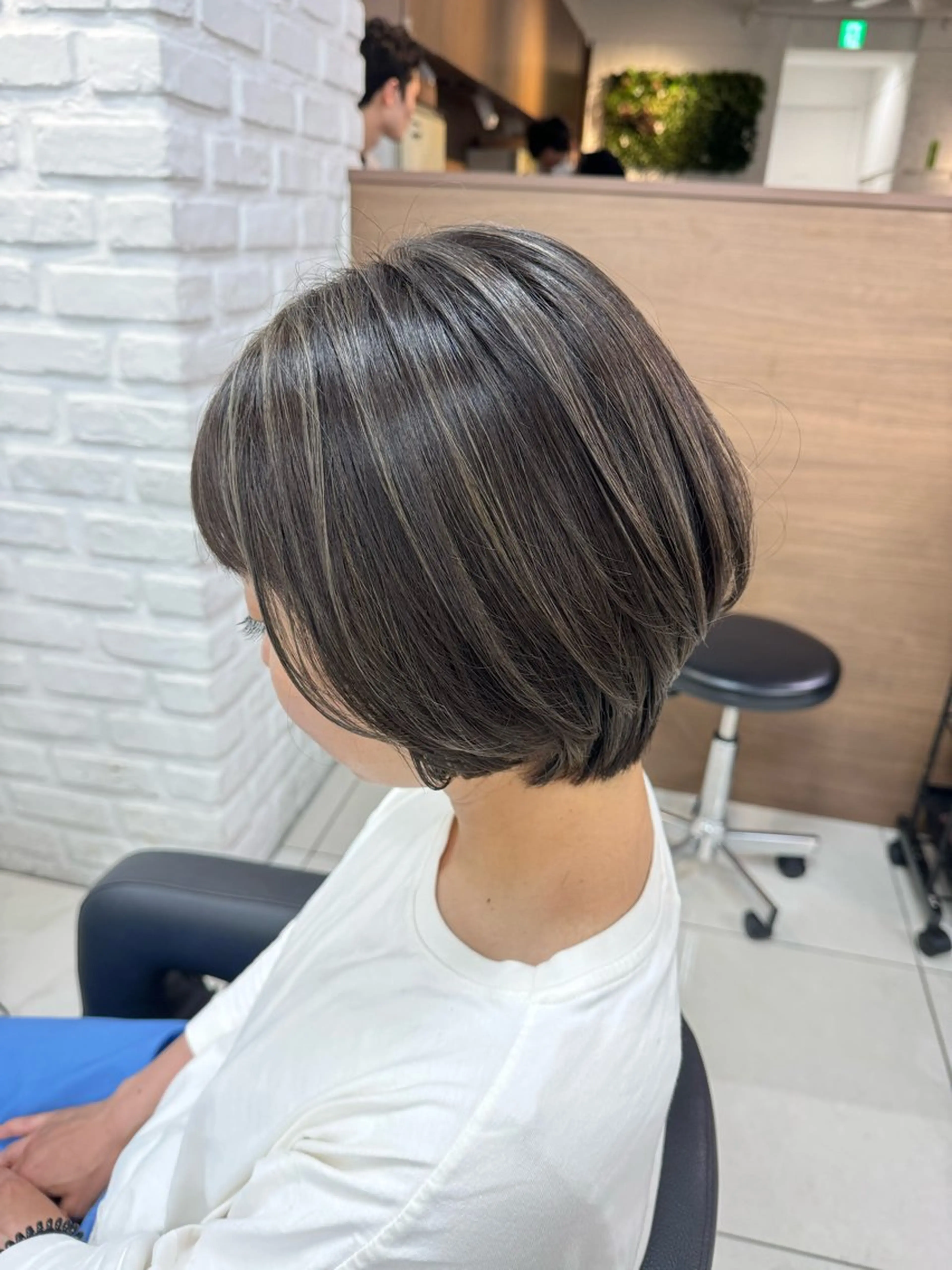 ショート カラー ベージュカラー ブリーチ ハイライトカラー イルミナカラー ハイライト カット ヘアカラー トリートメント 【デザインカラー】 粥川佳日望のヘアスタイル