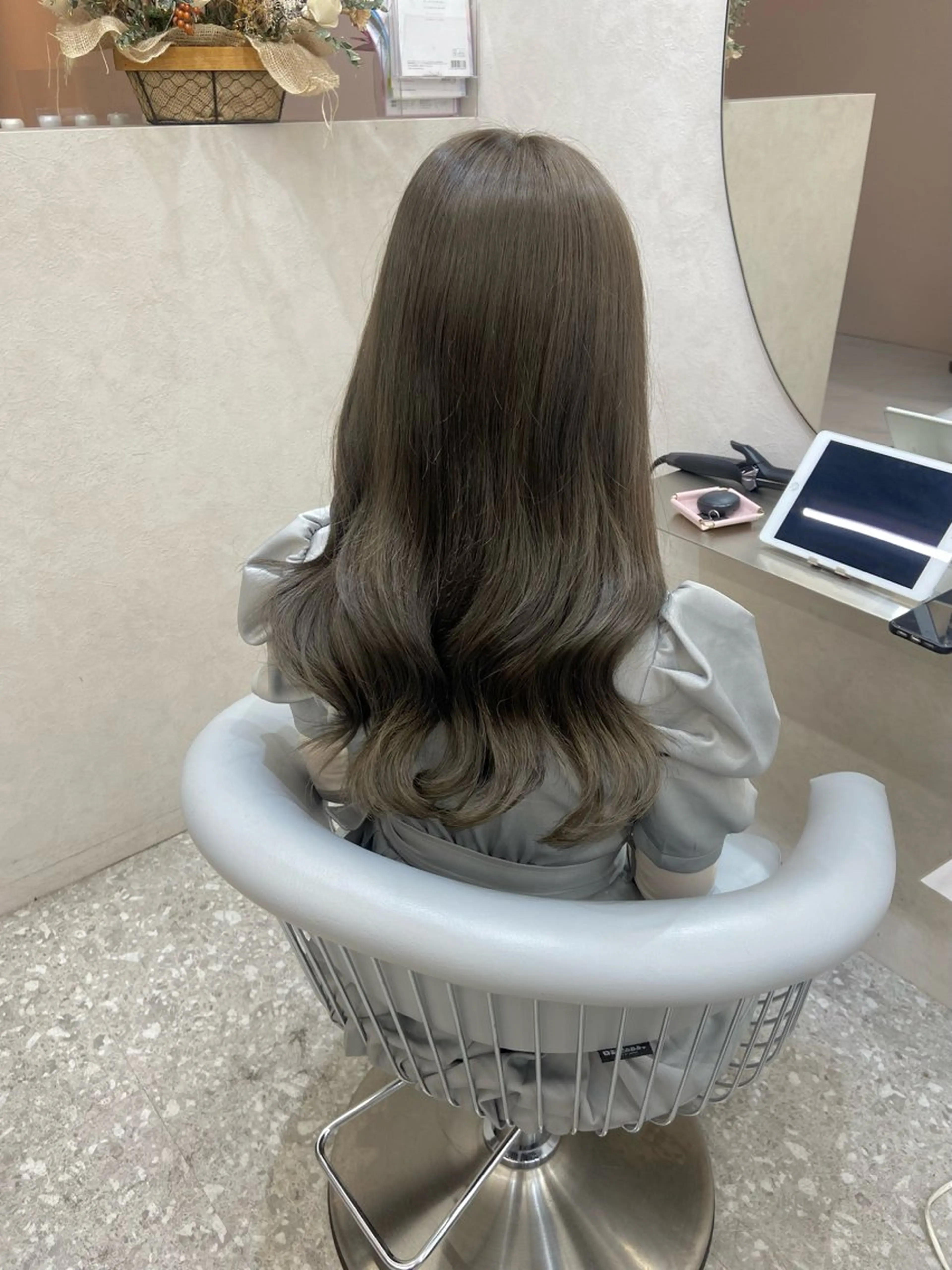 ロング カラー ブリーチ ケアブリーチ ダブルカラー グレージュ 新宿/韓国ヘア 中明度カラー/かやのヘアスタイル