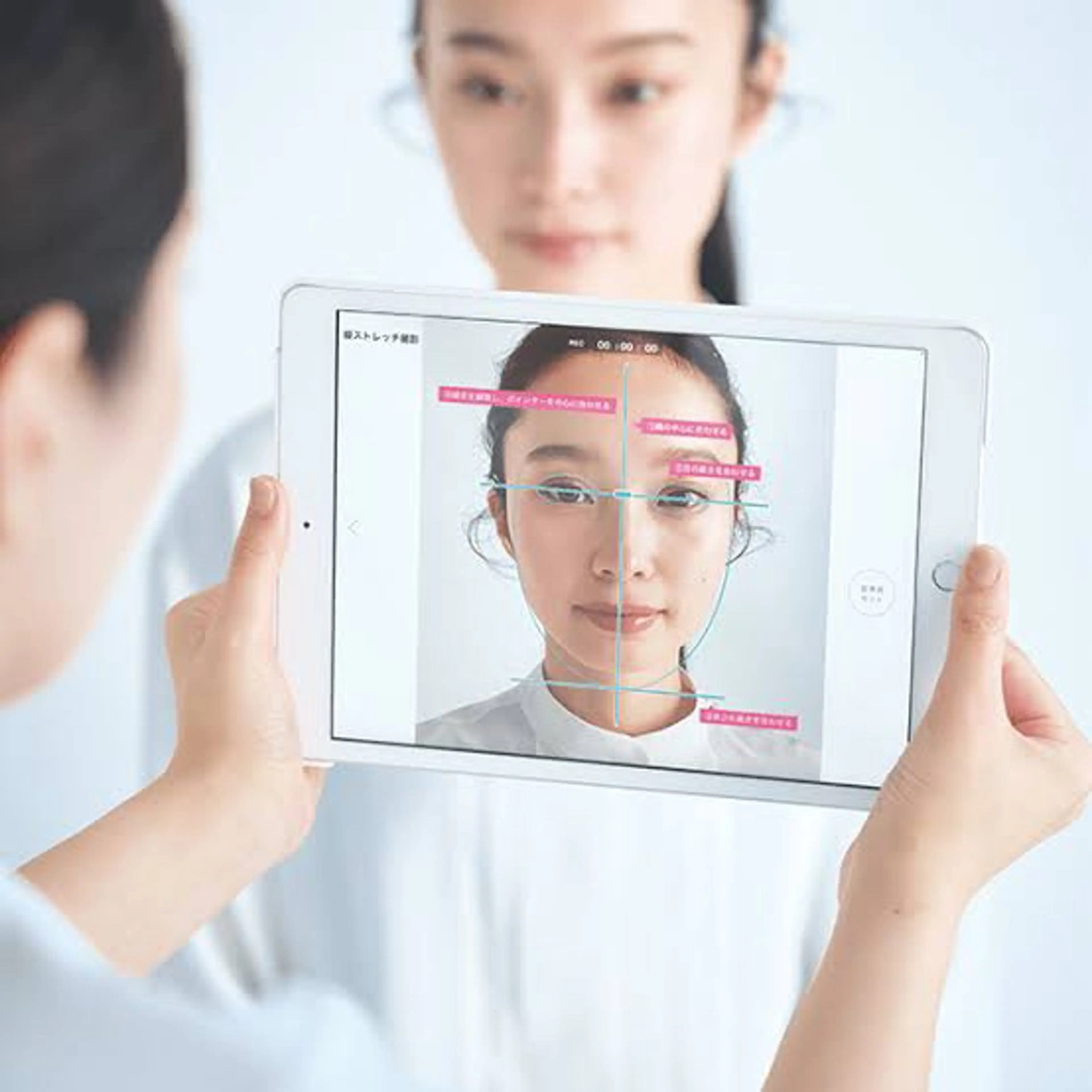 肌カメラと動画を組み合わせた最新のAI分析です。お肌悩みの原因だけではなく、将来に向けたケアもご提案させていただきます。の写真