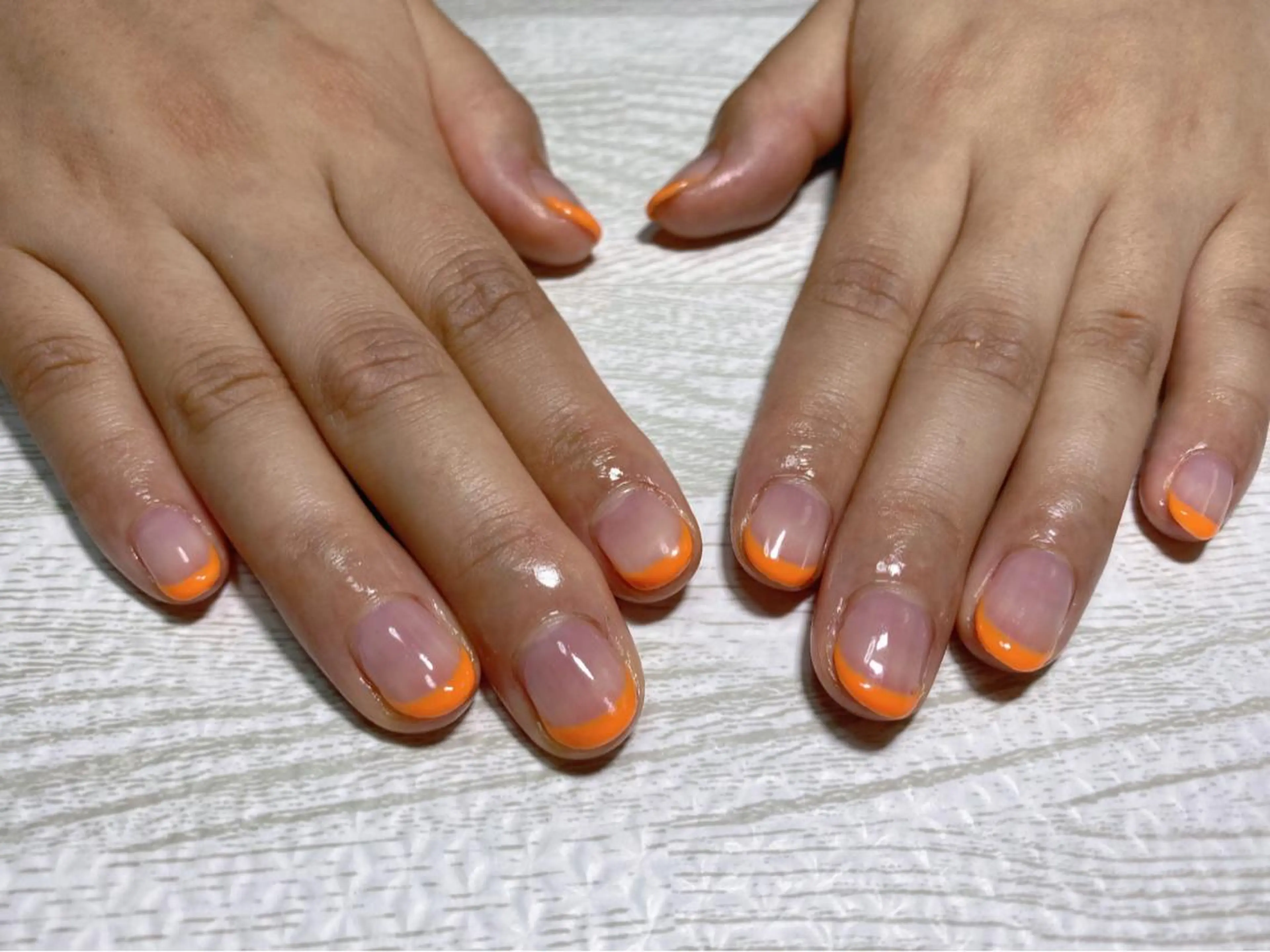ネイル クリアネイル フレンチネイル オレンジ ハンドネイル Ulu Nail 🌱MOMOKAのネイルデザイン