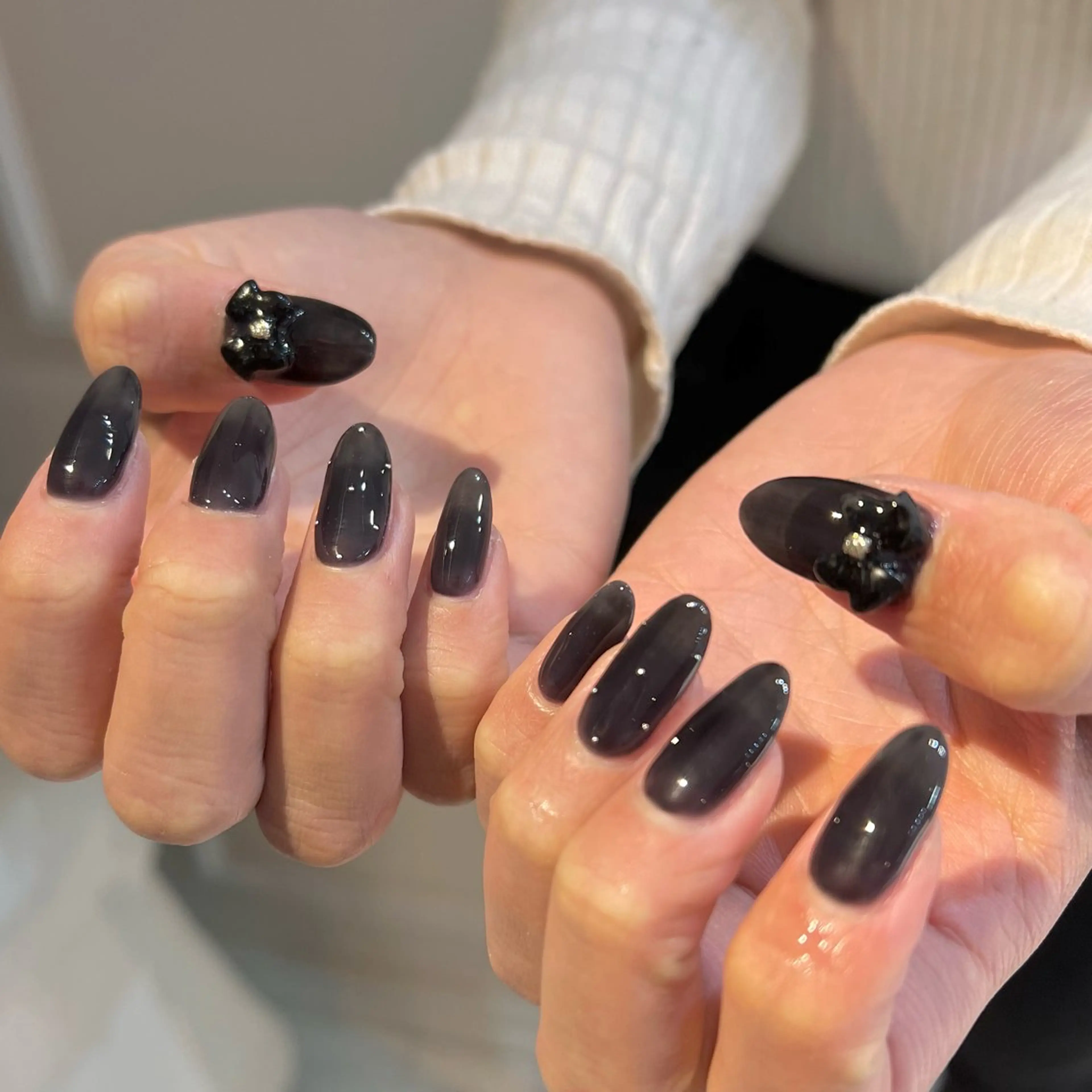 ネイル ドット ゴールド ラメ(グリッター) ワンカラーネイル ストーンネイル ハンドネイル 🎀チーク/ちゅるん 🫧chisa🎀のネイルデザイン
