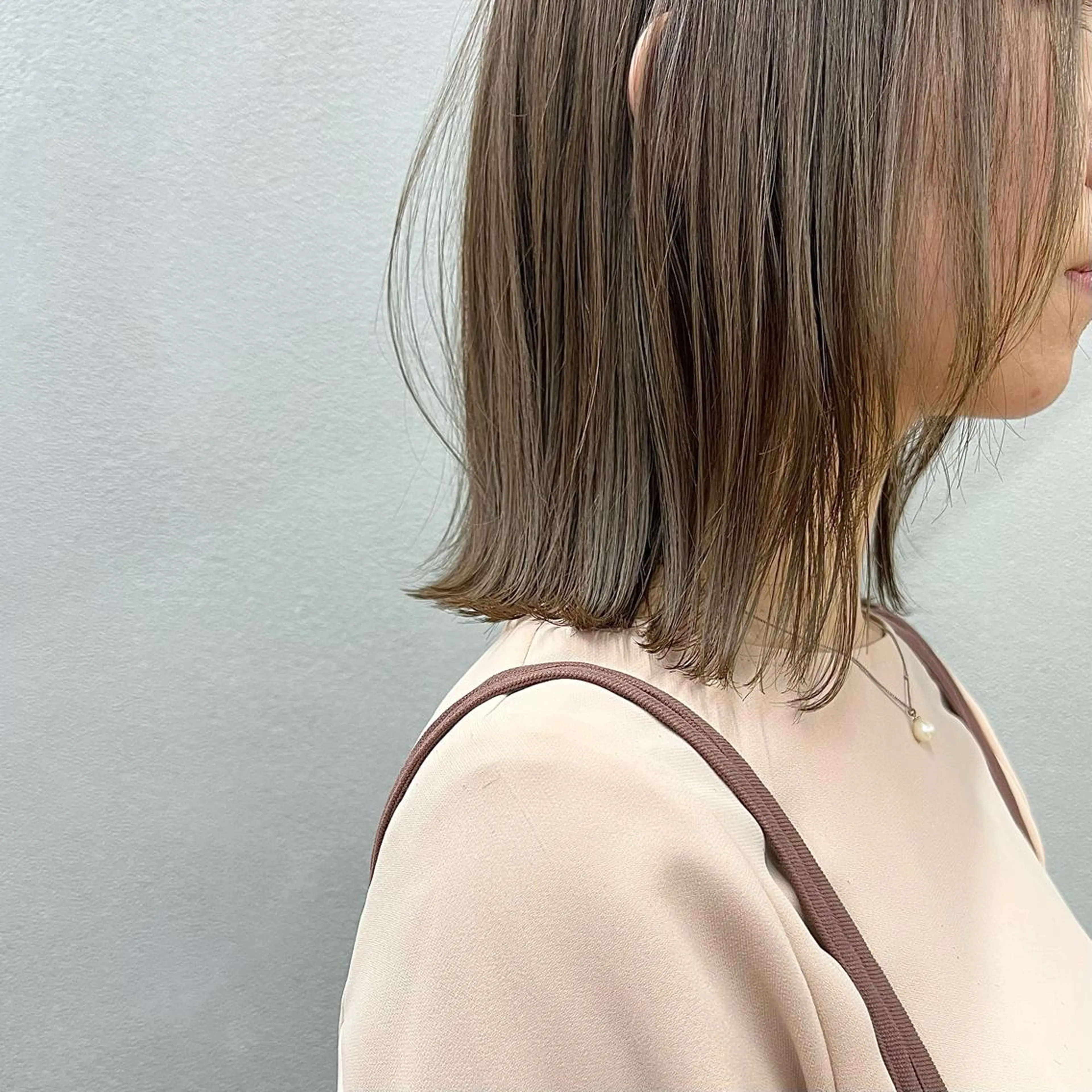 ショート カラー ベージュカラー ブリーチ ダブルカラー ブリーチなしカラー お顔まわりカット🌱 emo.村松泉綺のヘアスタイル