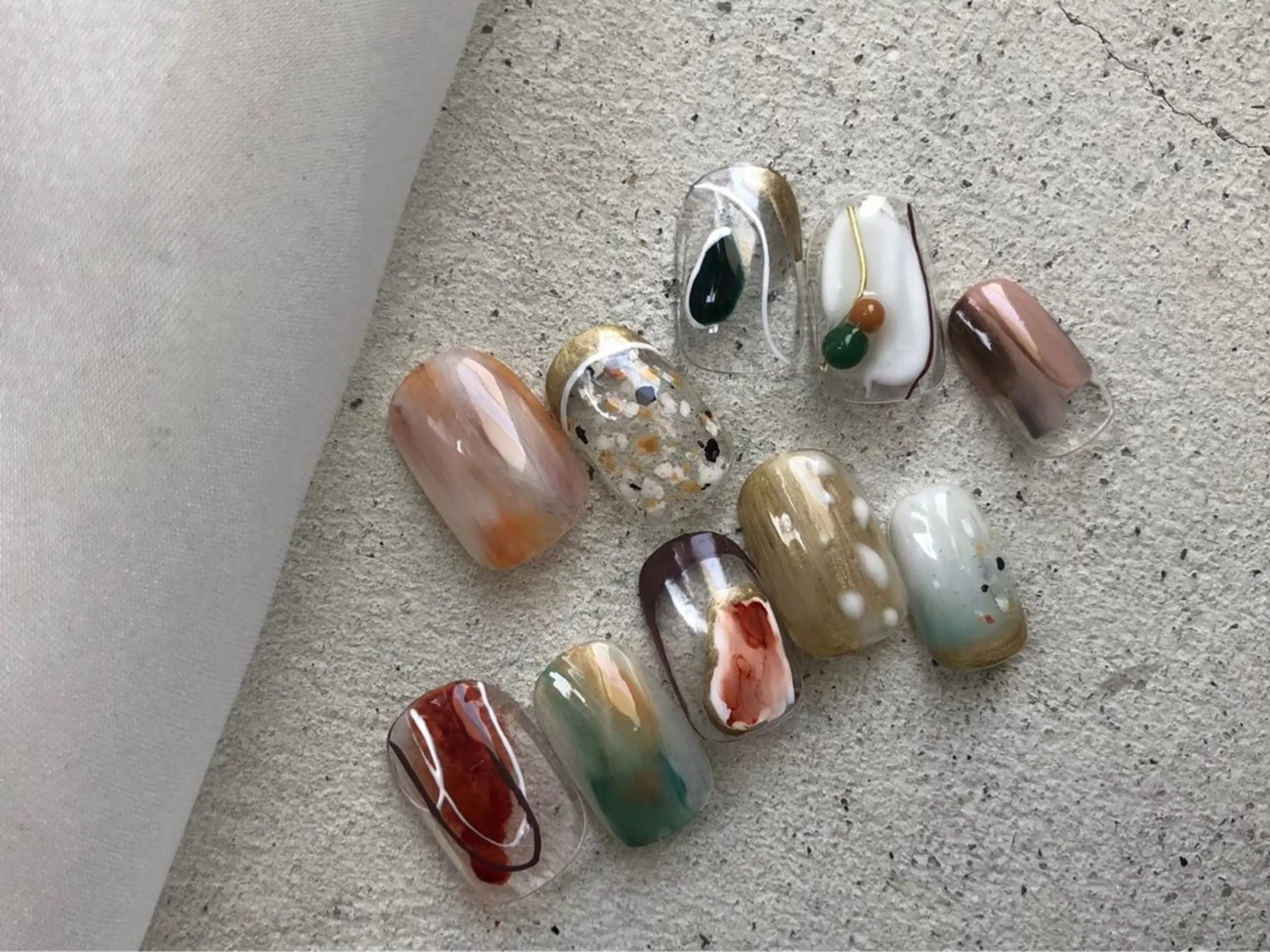 ネイル ゴールド ニュアンスネイル 深田 美雪のネイルデザイン