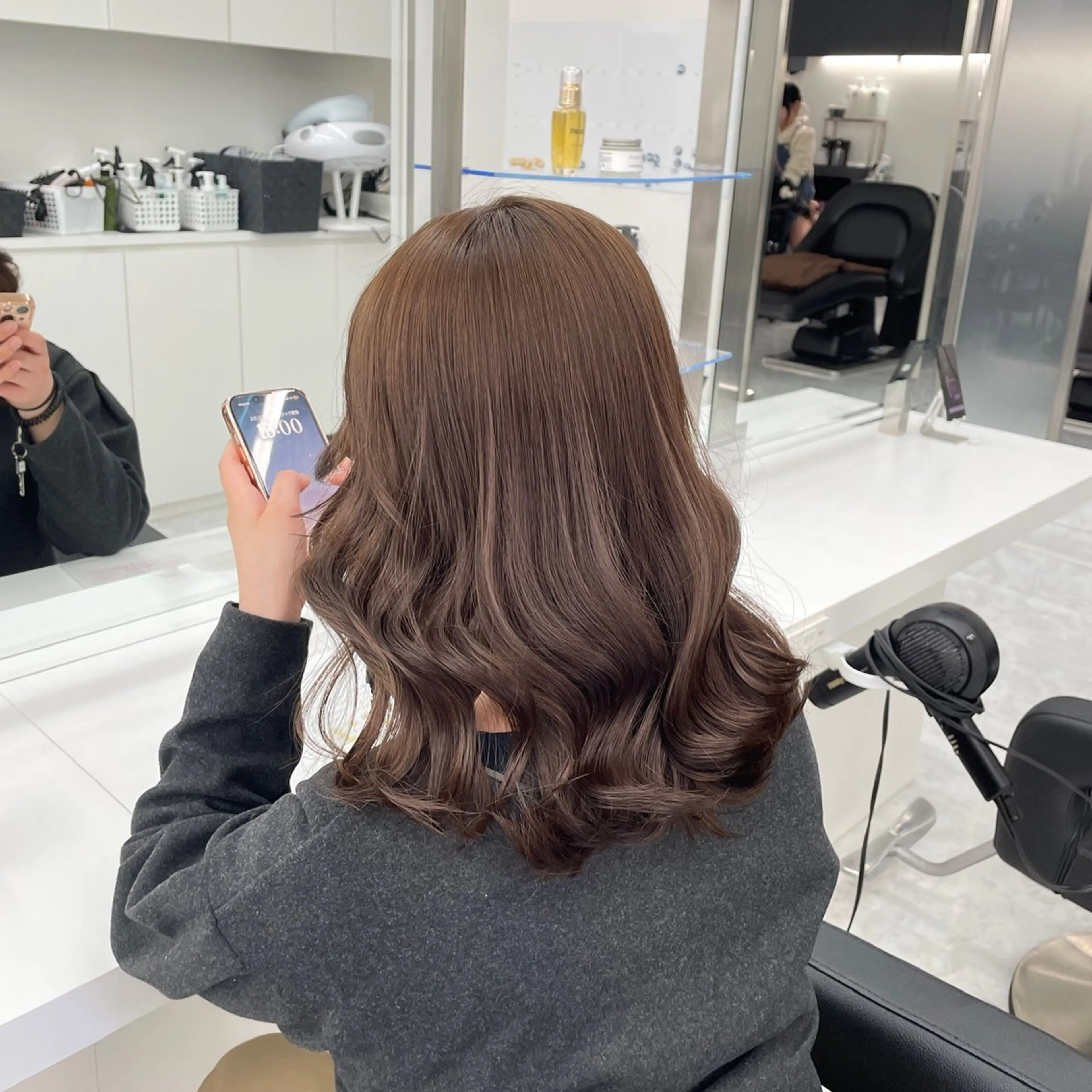 ロング ヘアカラー 大人上品🤍明るめ ベージュ🤍REOのヘアスタイル