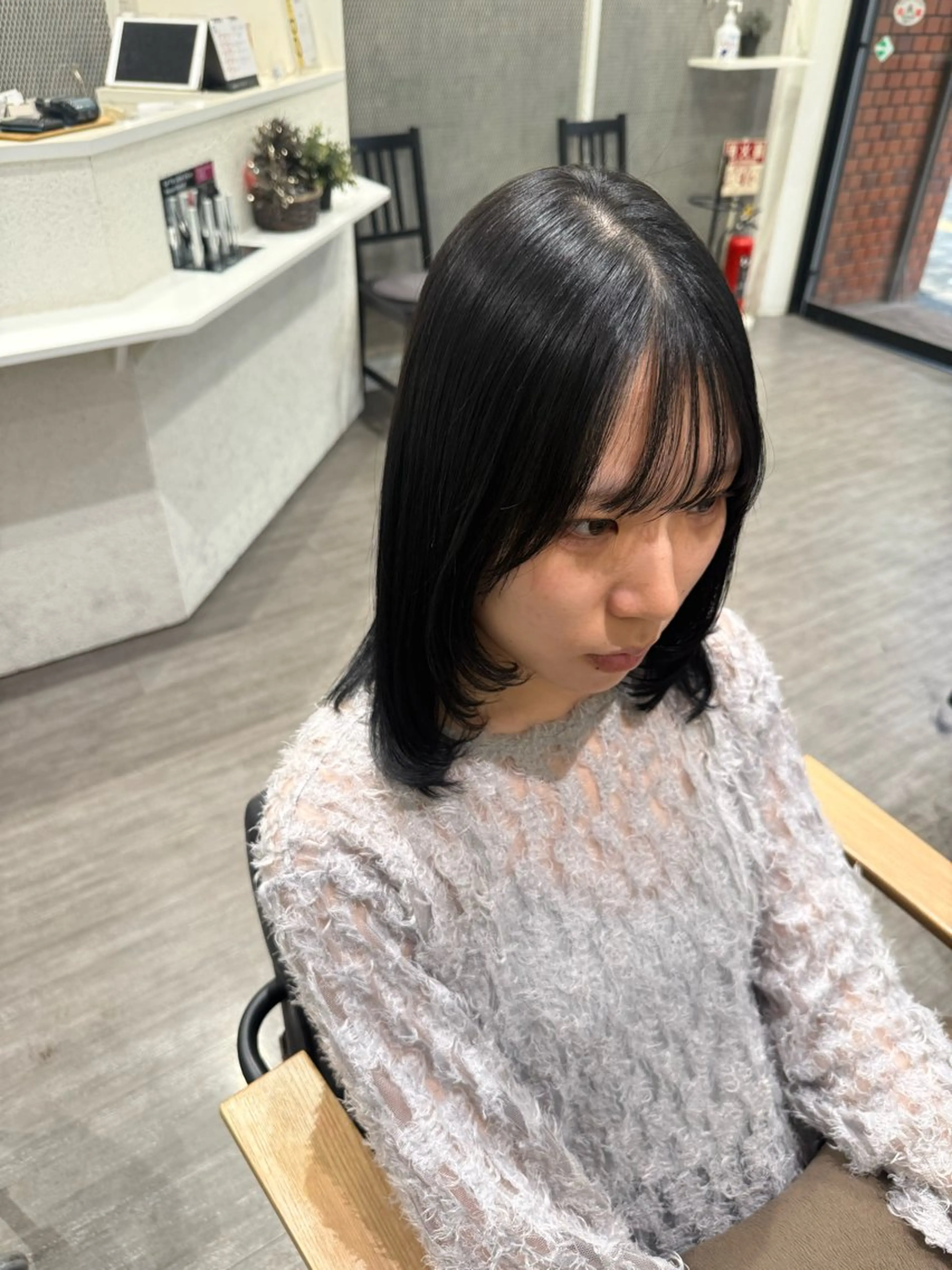 ミディアム カラー ダークグレー カット ヘアカラー トリートメント 上田 紗也のヘアスタイル