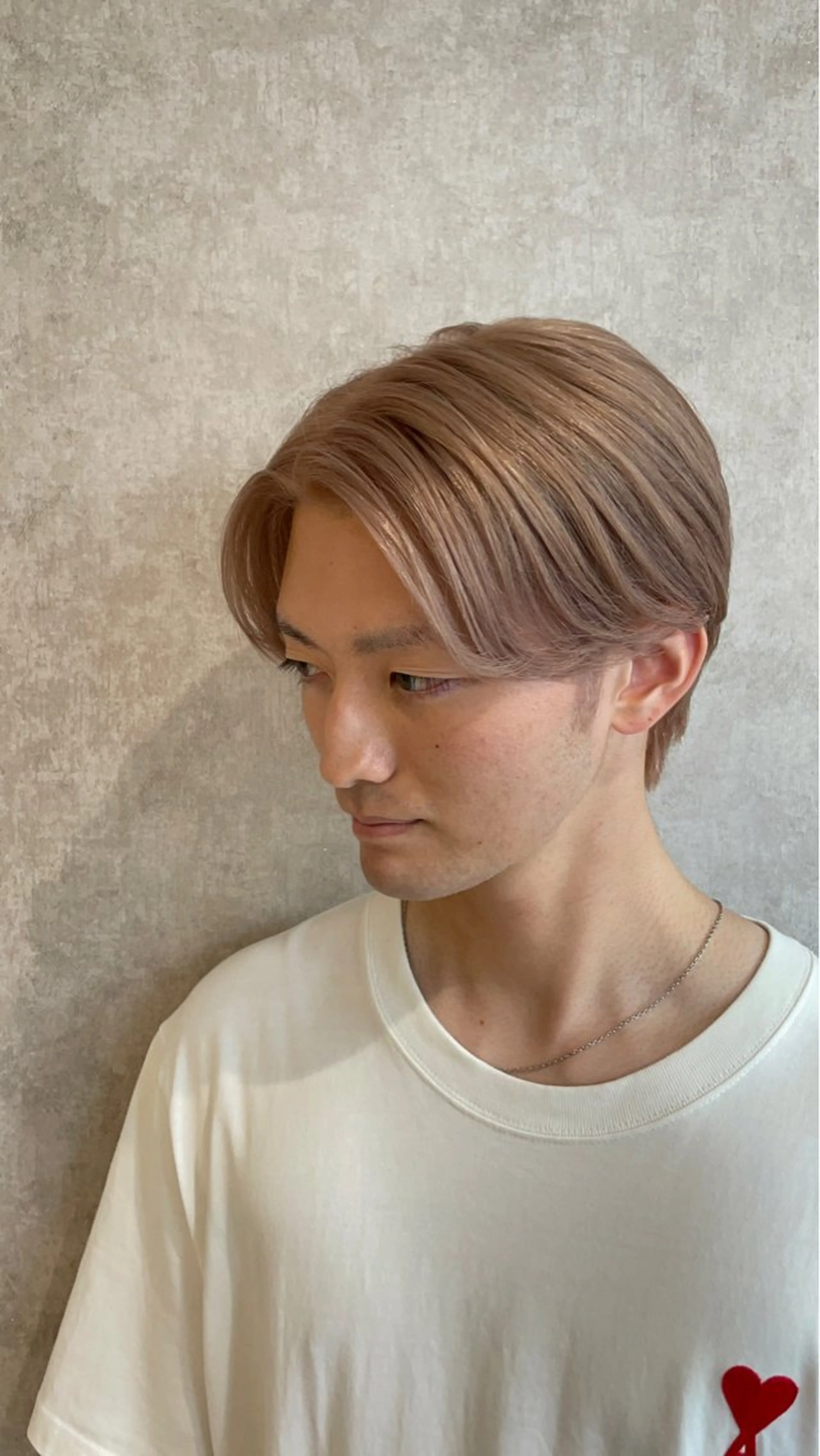 カラー メンズ センターパート ベージュカラー ホワイトベージュ Taku ／ケアハイトーンのヘアスタイル