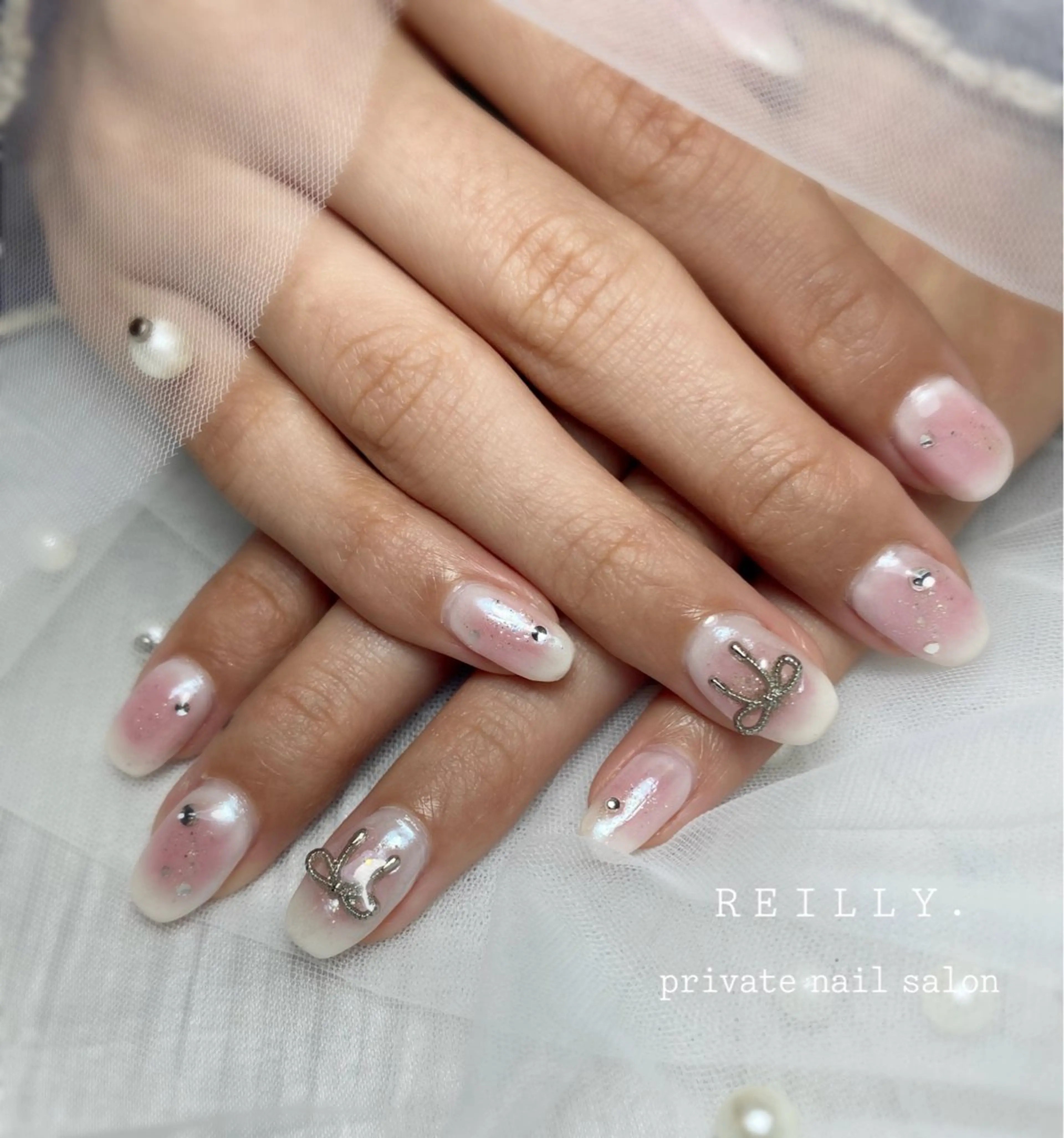ネイル フラッシュネイル ジェルネイル グラデーション ラメ(グリッター) ラメグラデーション REILLY.　private nail salon所属・Marina 《REILLY.》のネイルデザイン