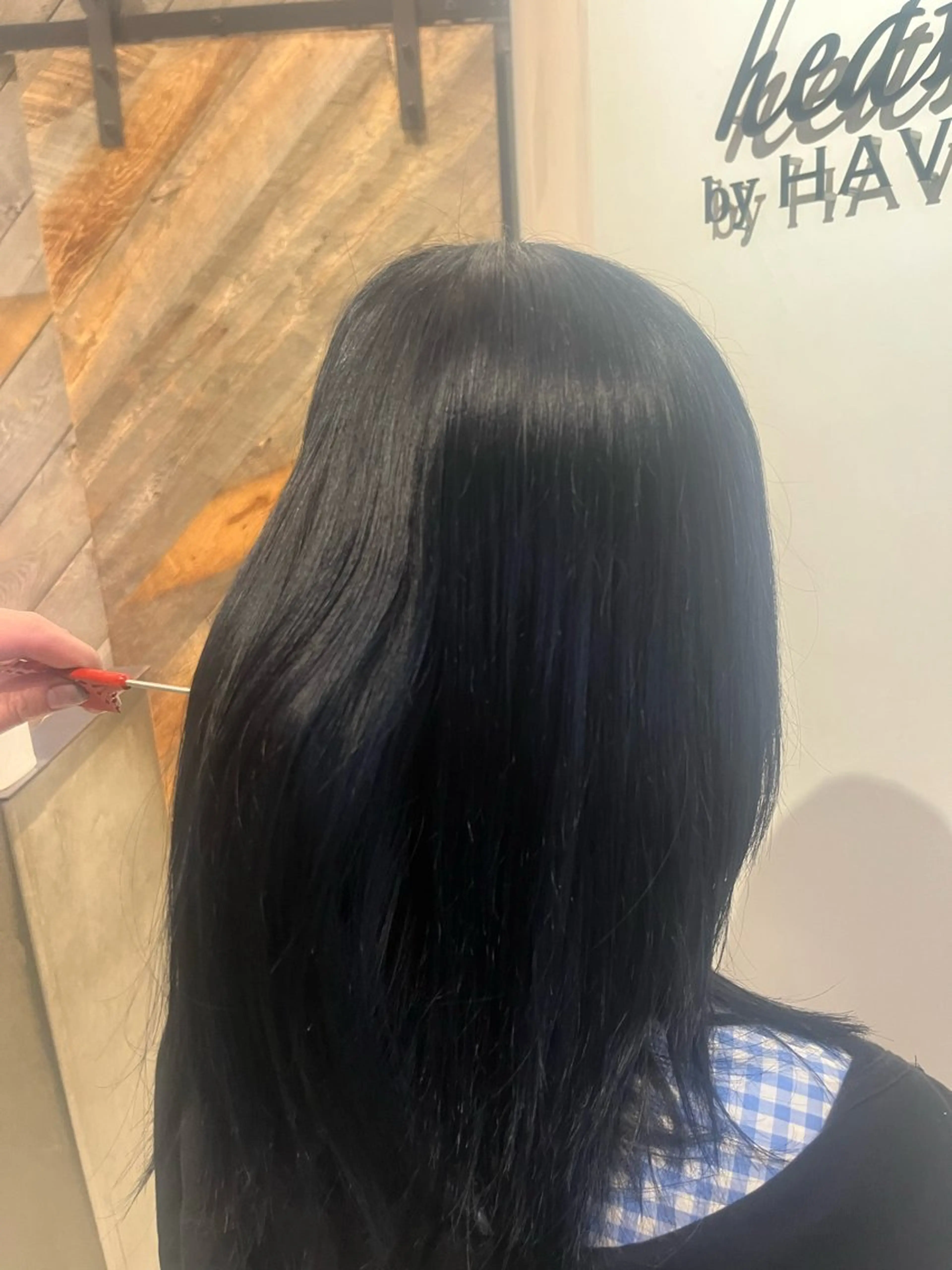 セミロング カラー 黒髪 ブリーチ ブルーカラー ブルーブラック 屋形 咲也のヘアスタイル