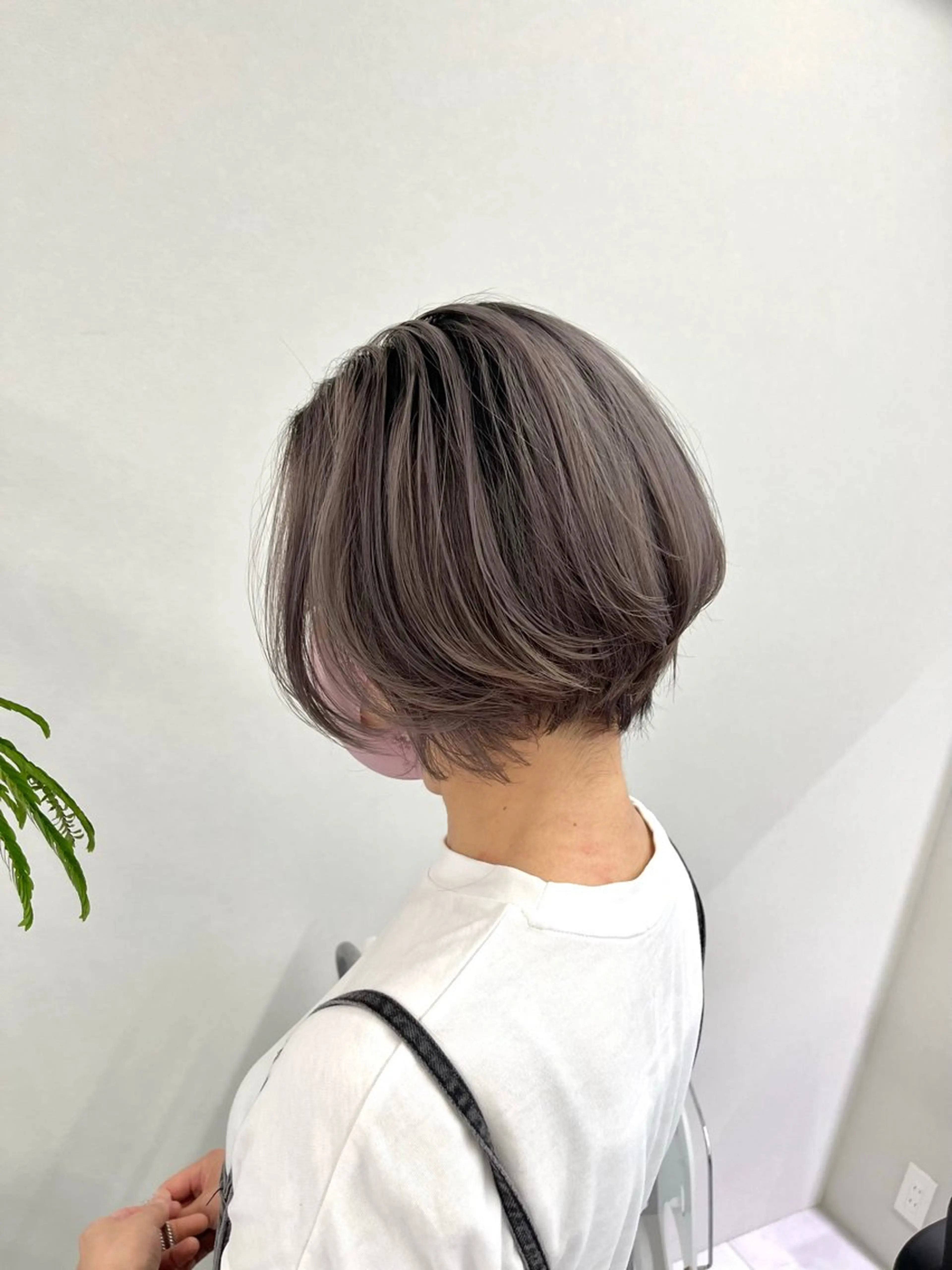 ショート カラー ヘアカラー バレイヤージュ ハイライトのヘアスタイル