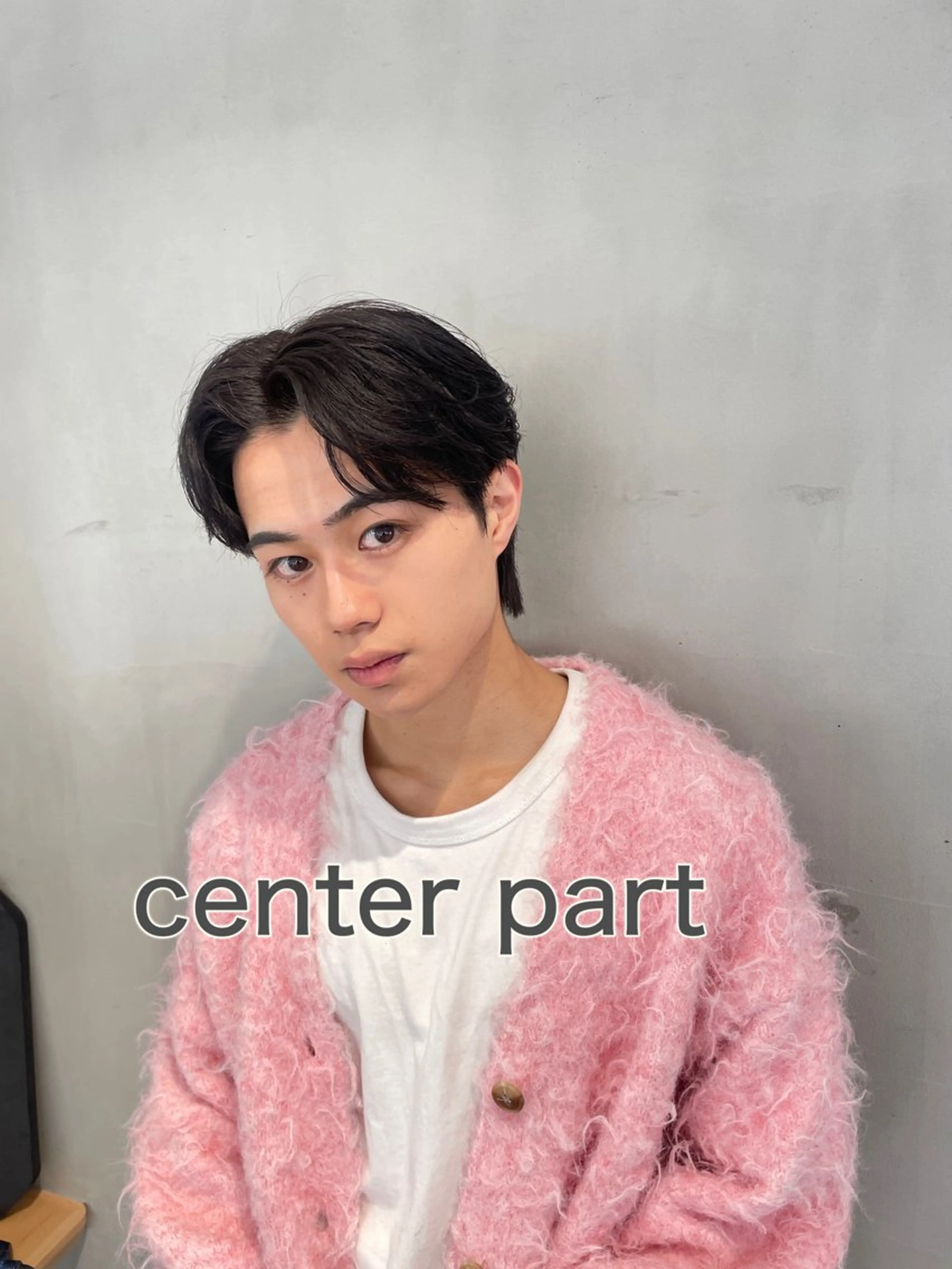 ショート ヘアアレンジ メンズ センターパート カット トリートメント ヘッドスパ ヘアセット 艶髪✨寒色カラー✨ 翁長孝輔のヘアスタイル