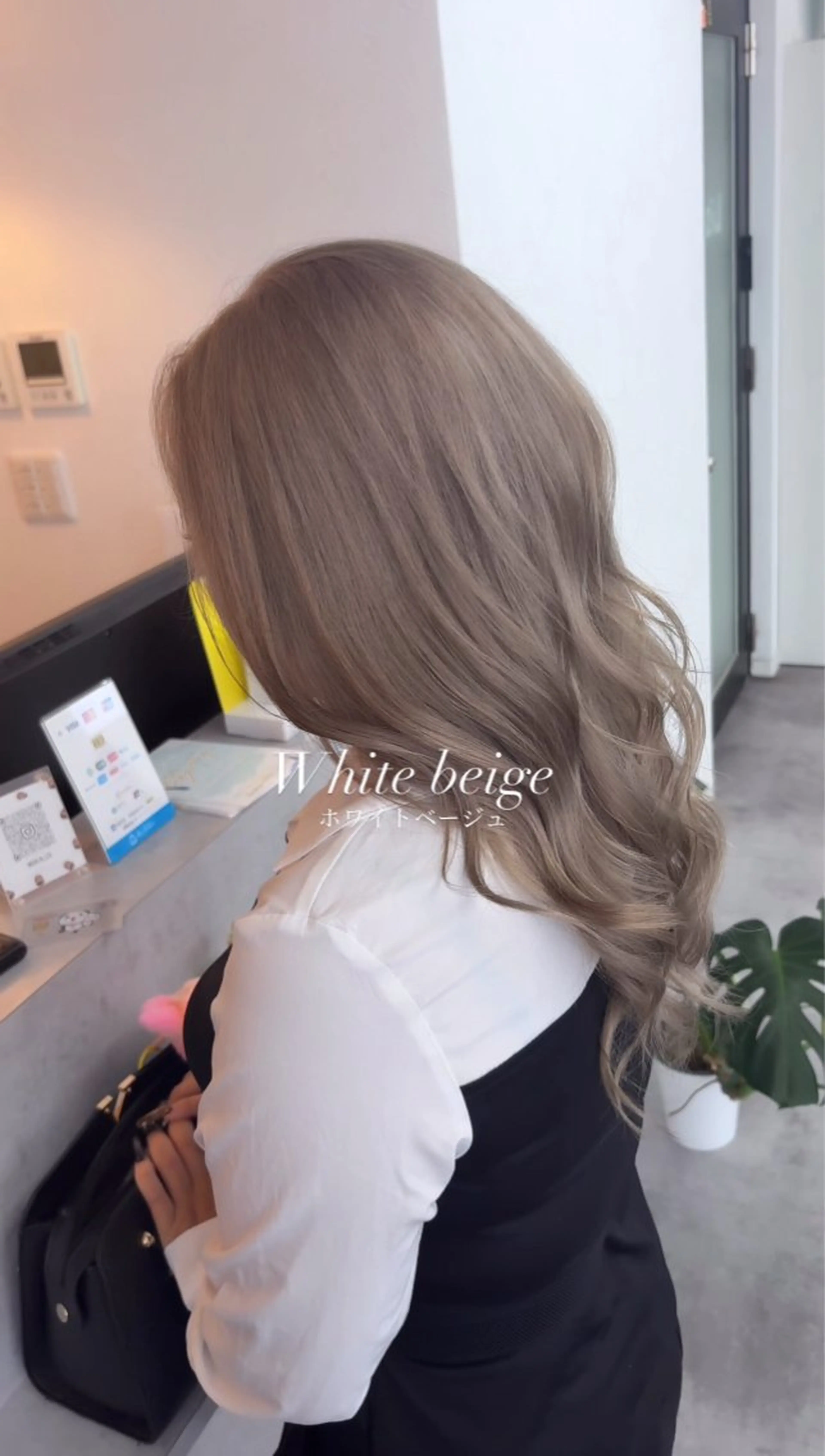セミロング カラー ベージュカラー ホワイトベージュ TORA【Li's /東大阪布施美容室】のヘアスタイル