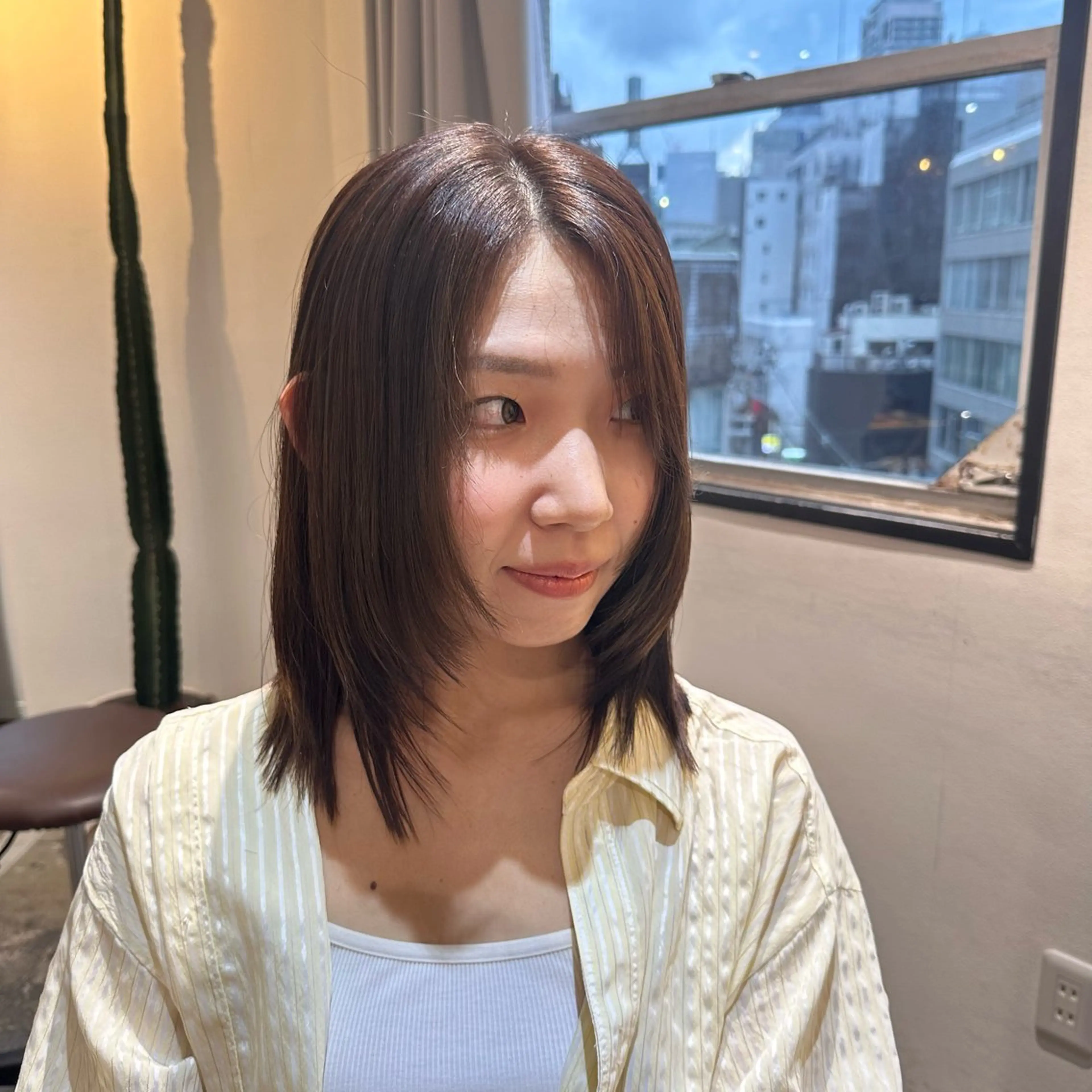 ミディアム カラー ベージュカラー オリーブベージュ 顔まわりレイヤー 顔周りカット レイヤーカット カット ヘアカラー 韓国ヘア/縮毛矯正 🧡艶カラーSakiのヘアスタイル