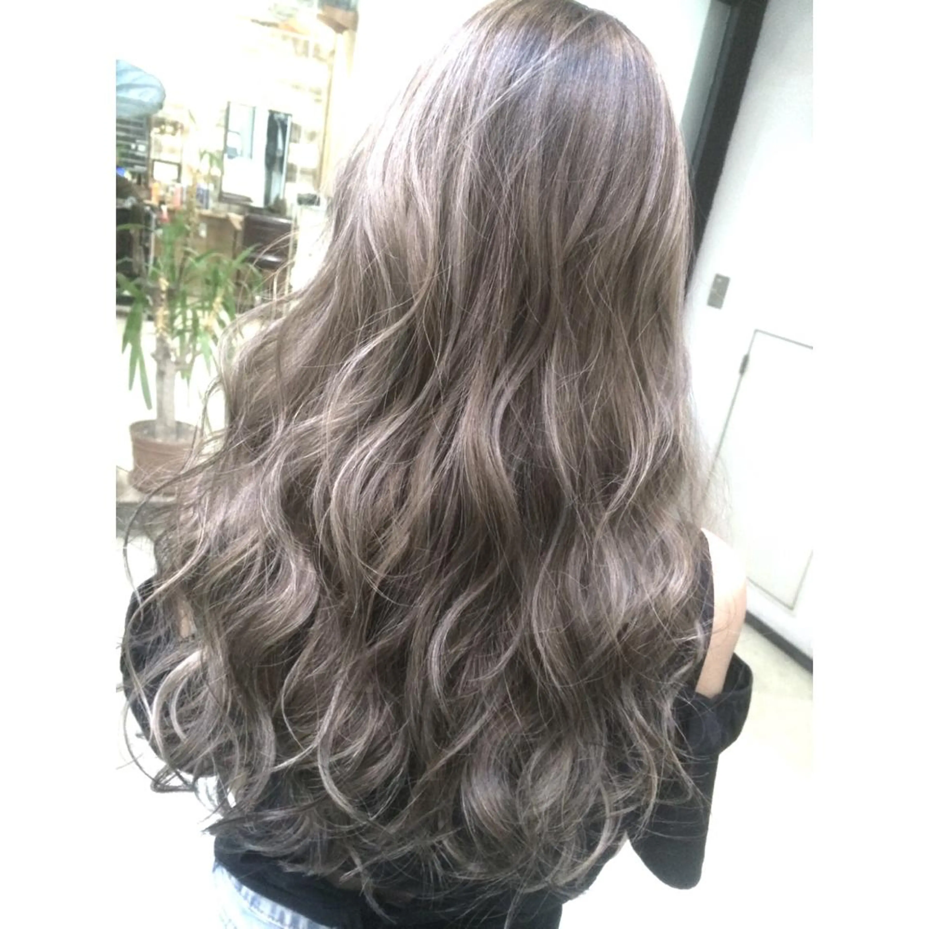 ロング カラー バレイヤージュ レイヤーカット 井上 一平のヘアスタイル