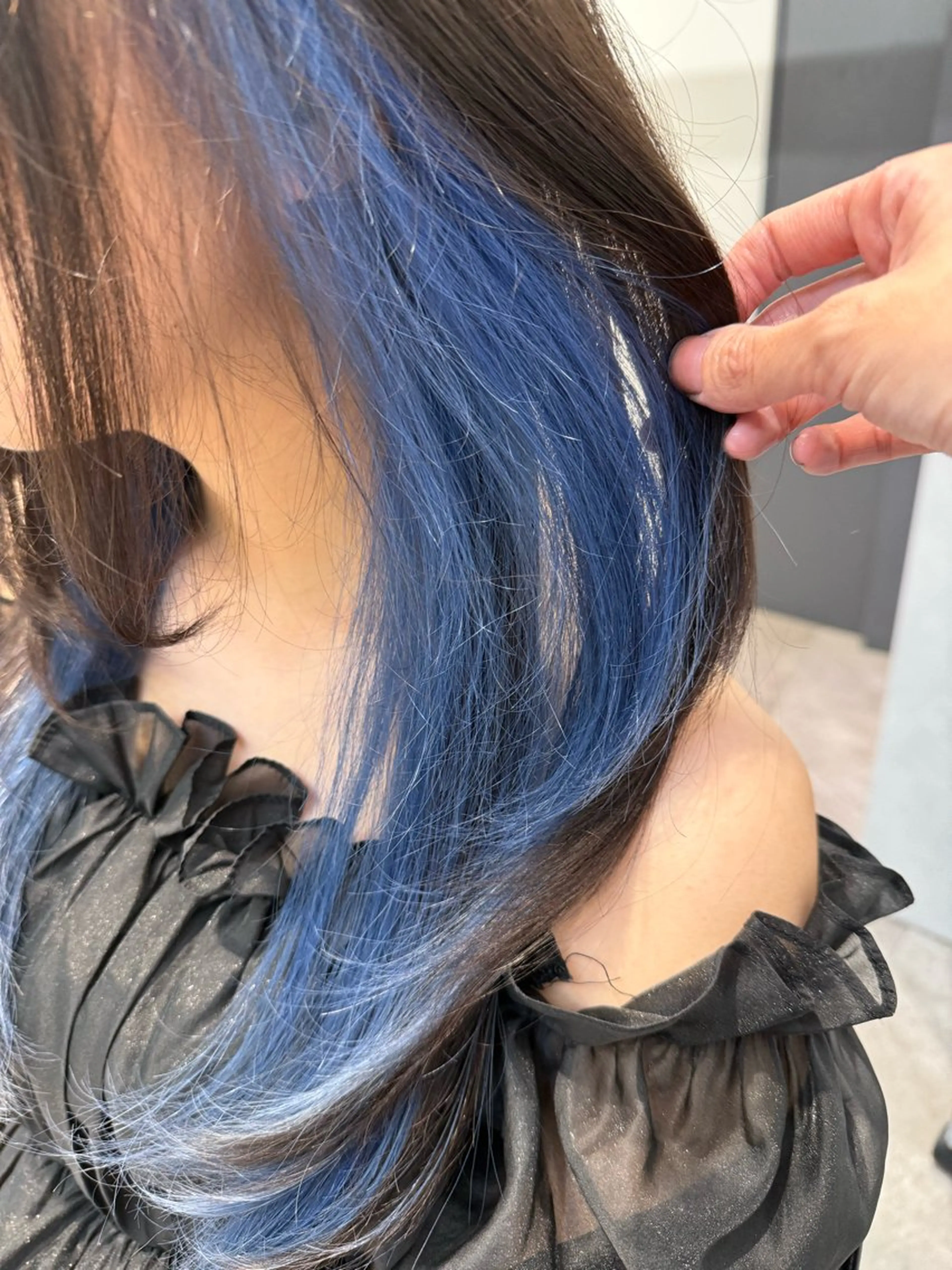 セミロング カラー ブルーカラー シルバー レイヤーカット ウルフカット ヘアカラー トリートメント インナーカラー/推し ウルフ/アニメカラーのヘアスタイル