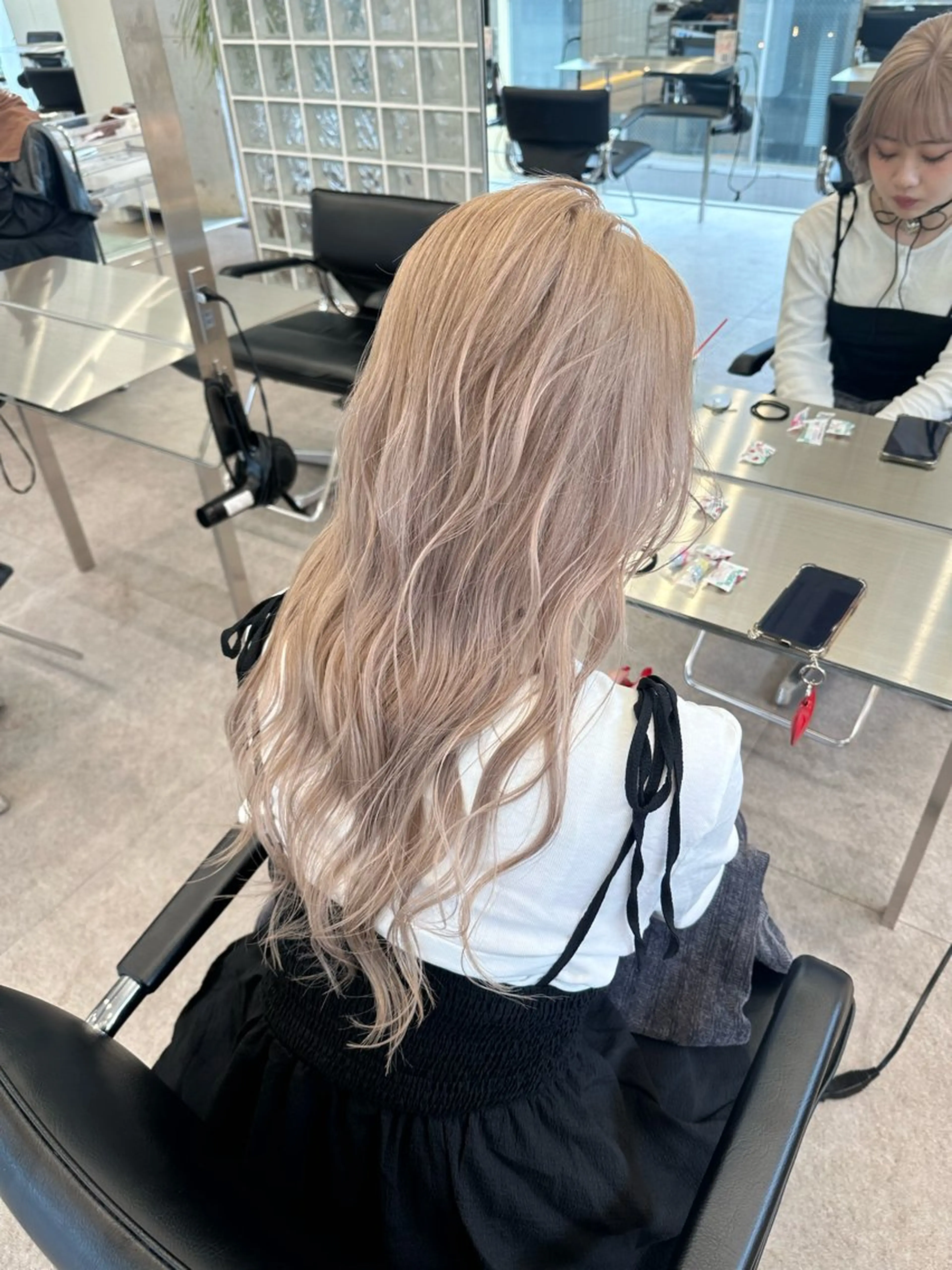 ロング カラー ベージュカラー ブリーチ ブロンド ダブルカラー ハイトーンカラー ヘアカラー トリートメント ❣️本日ショート カット大募集❣️のヘアスタイル
