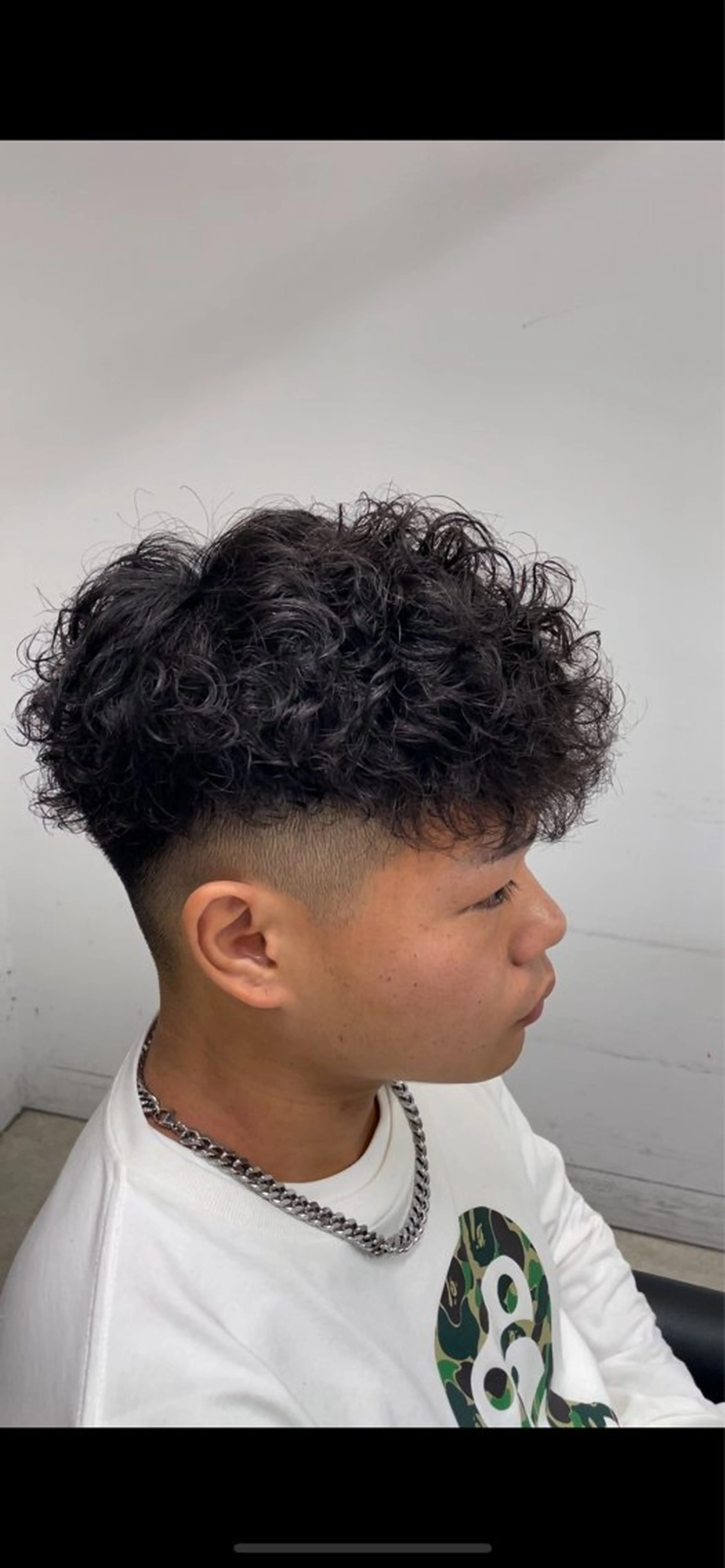 ショート パーマ メンズ フェードカット スペインカール sunc所属・安野 碧のヘアスタイル