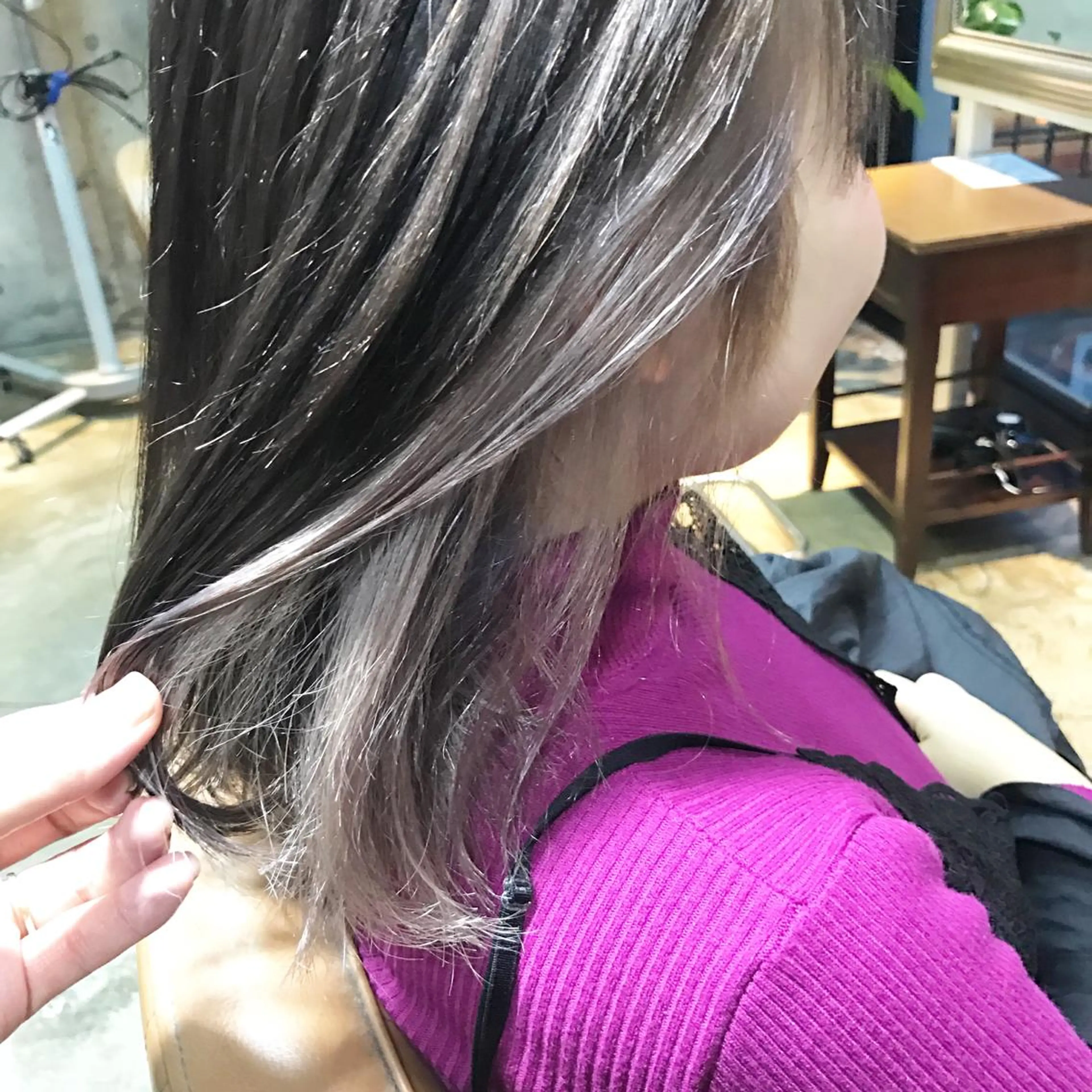 ミディアム カラー ブリーチ グレージュ 高比良 剛のヘアスタイル