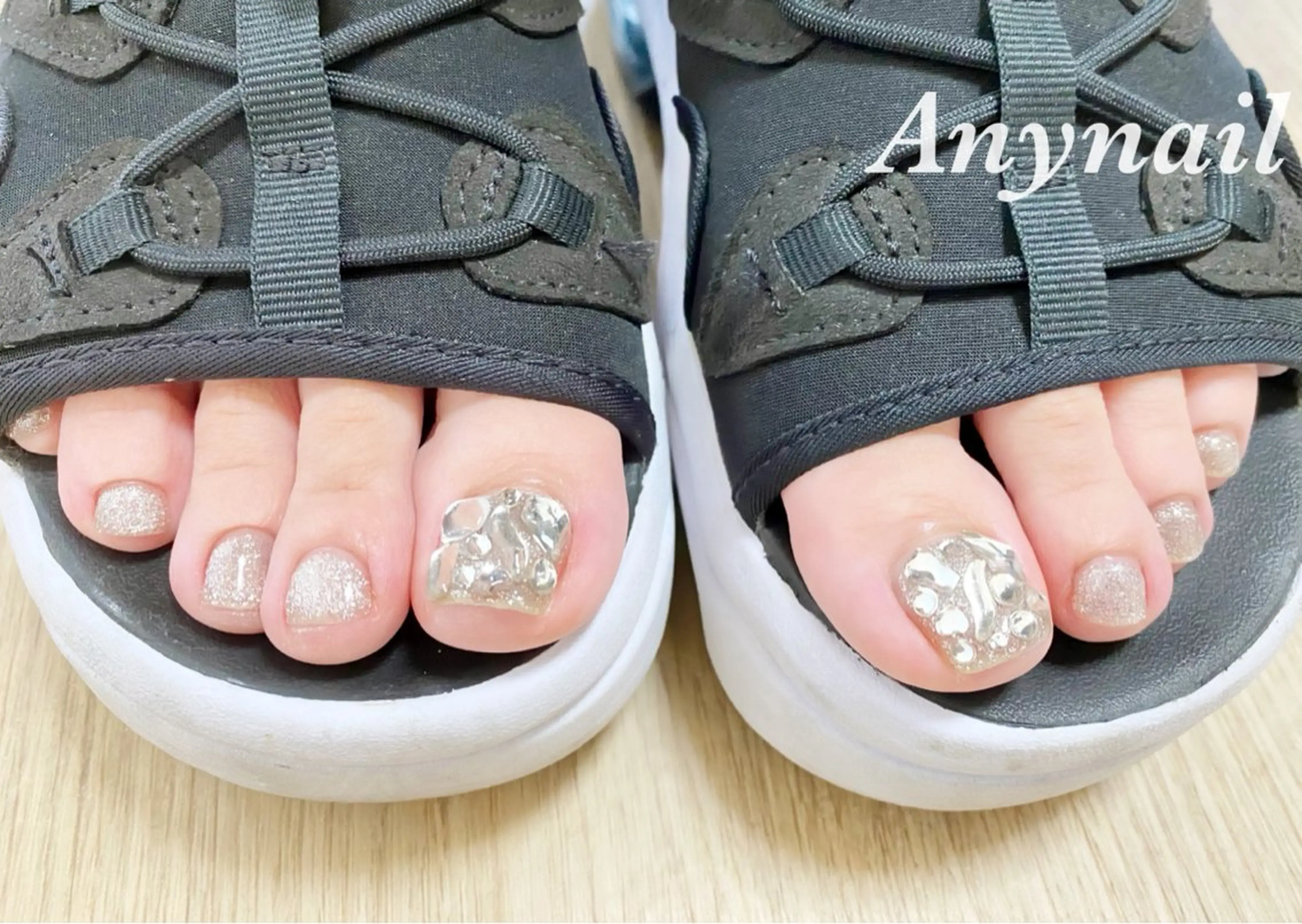 ネイル ブルー フットネイル キラキラネイル フットネイル 岩澤 恵子のネイルデザイン