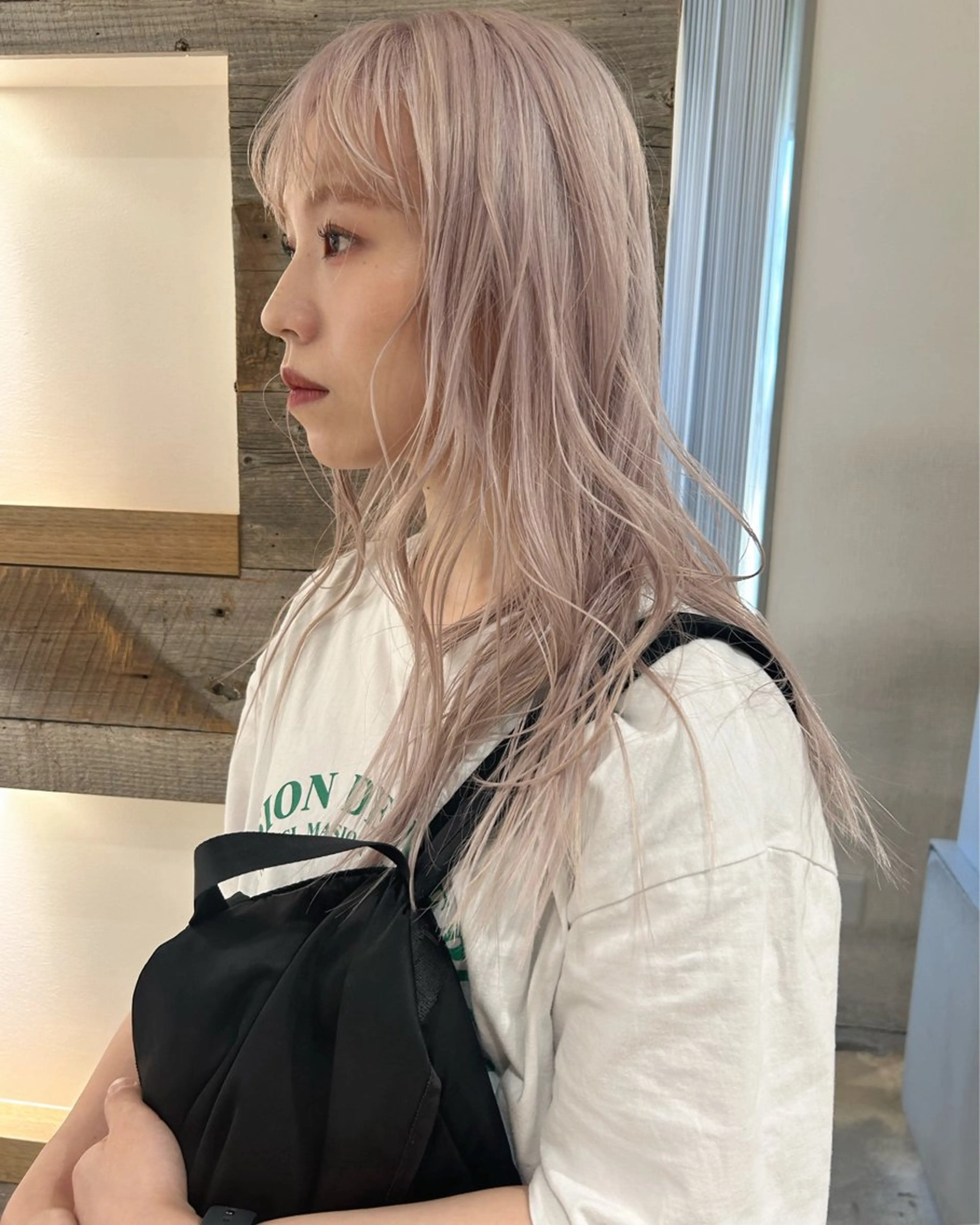 セミロング カラー ブリーチ ブロンド ケアブリーチ Loom.所属・村上雅人 ナチュラルモードのヘアスタイル