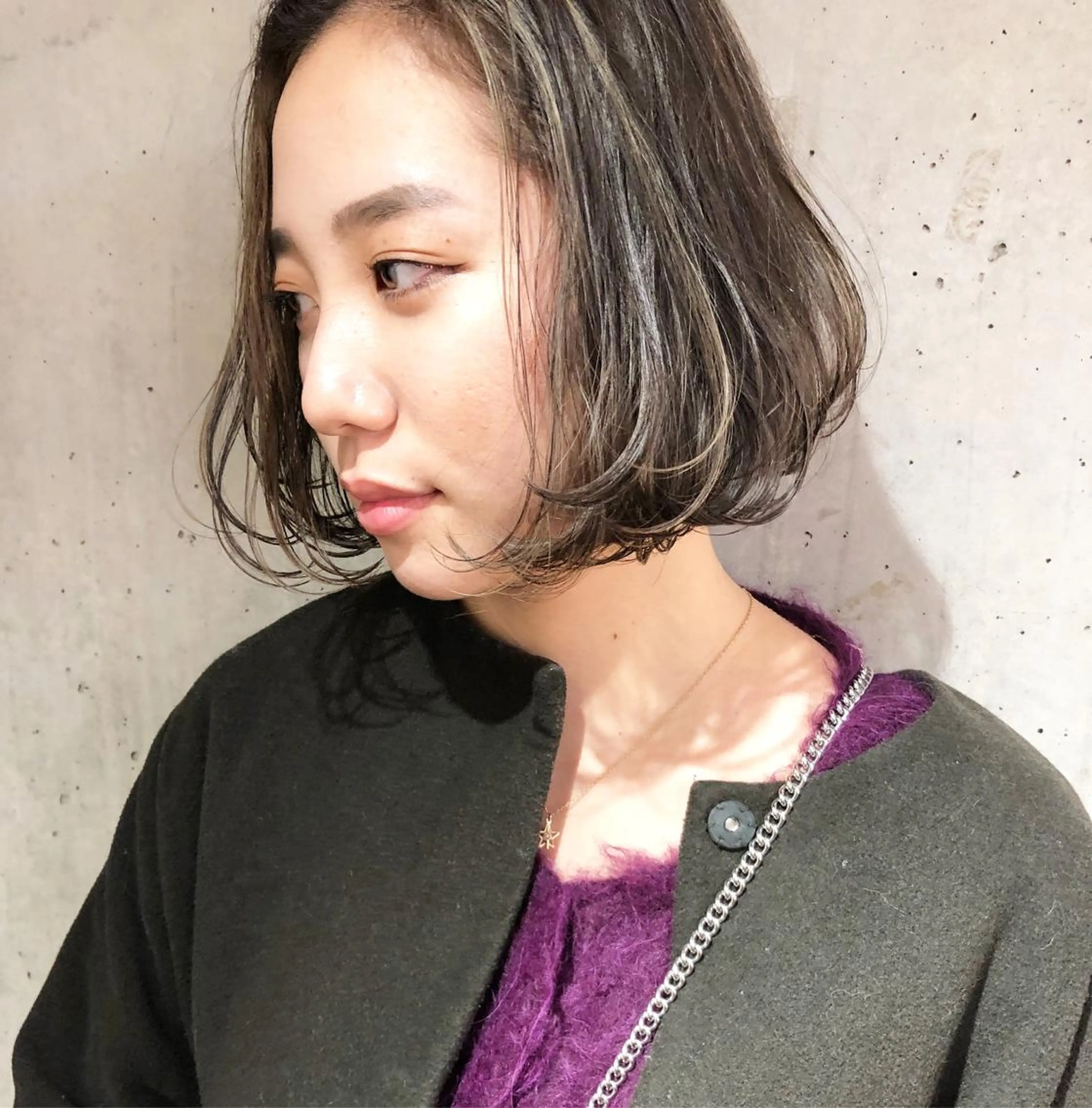 ショート カラー パーマ ヘアアレンジ メンズ キッズ ネイル マツエク・マツパ メンズハイライト グレージュ ハイライトカラー ハイライト カット ヘアカラー トリートメント ヘッドスパ 韓国風×透明感カラー 髪質改善オタベシンヤのヘアスタイル