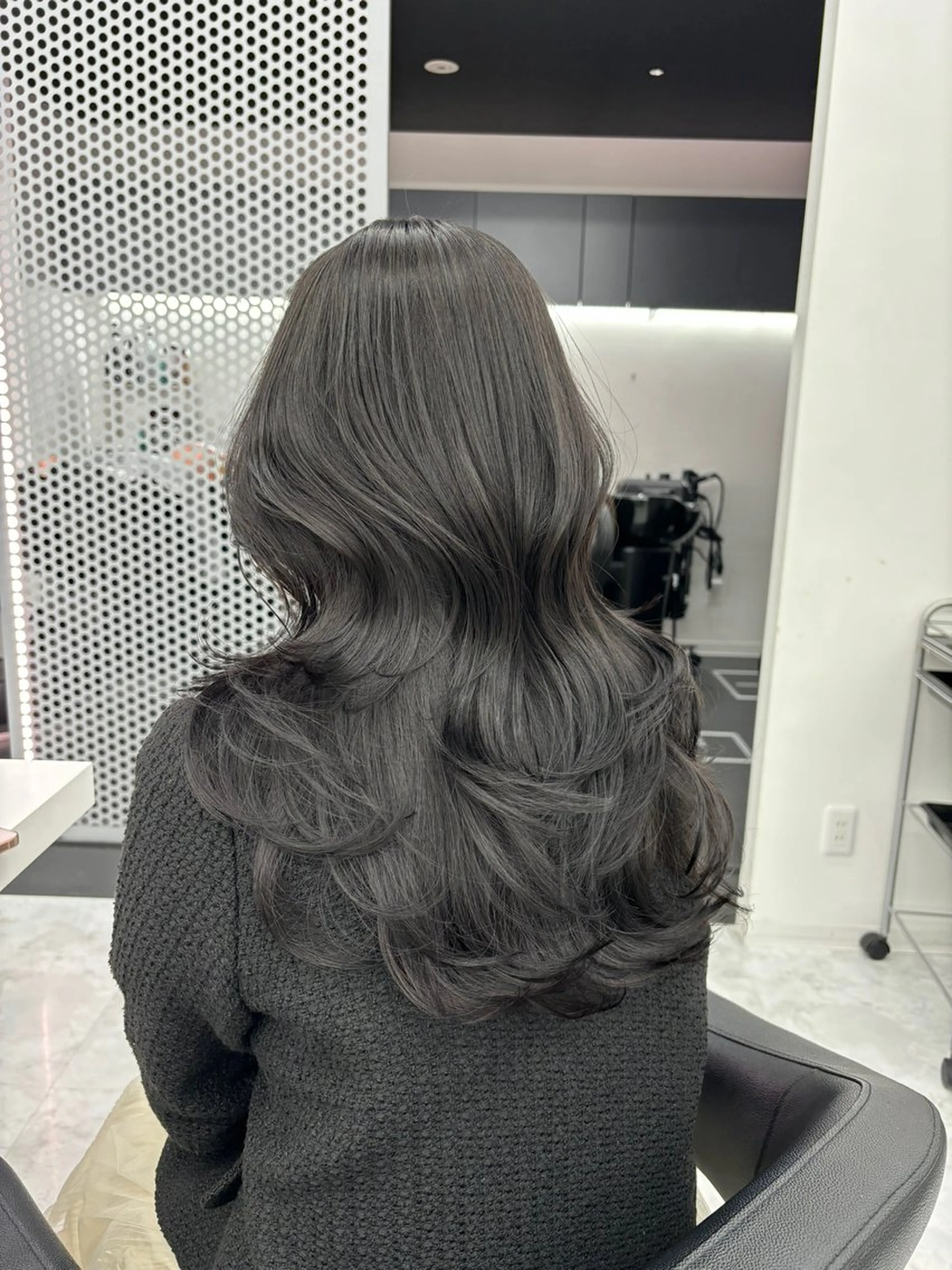 セミロング カラー カット ヘアカラー トリートメント ヘッドスパ ヘアセット 韓国レイヤー ハッシュカットのヘアスタイル