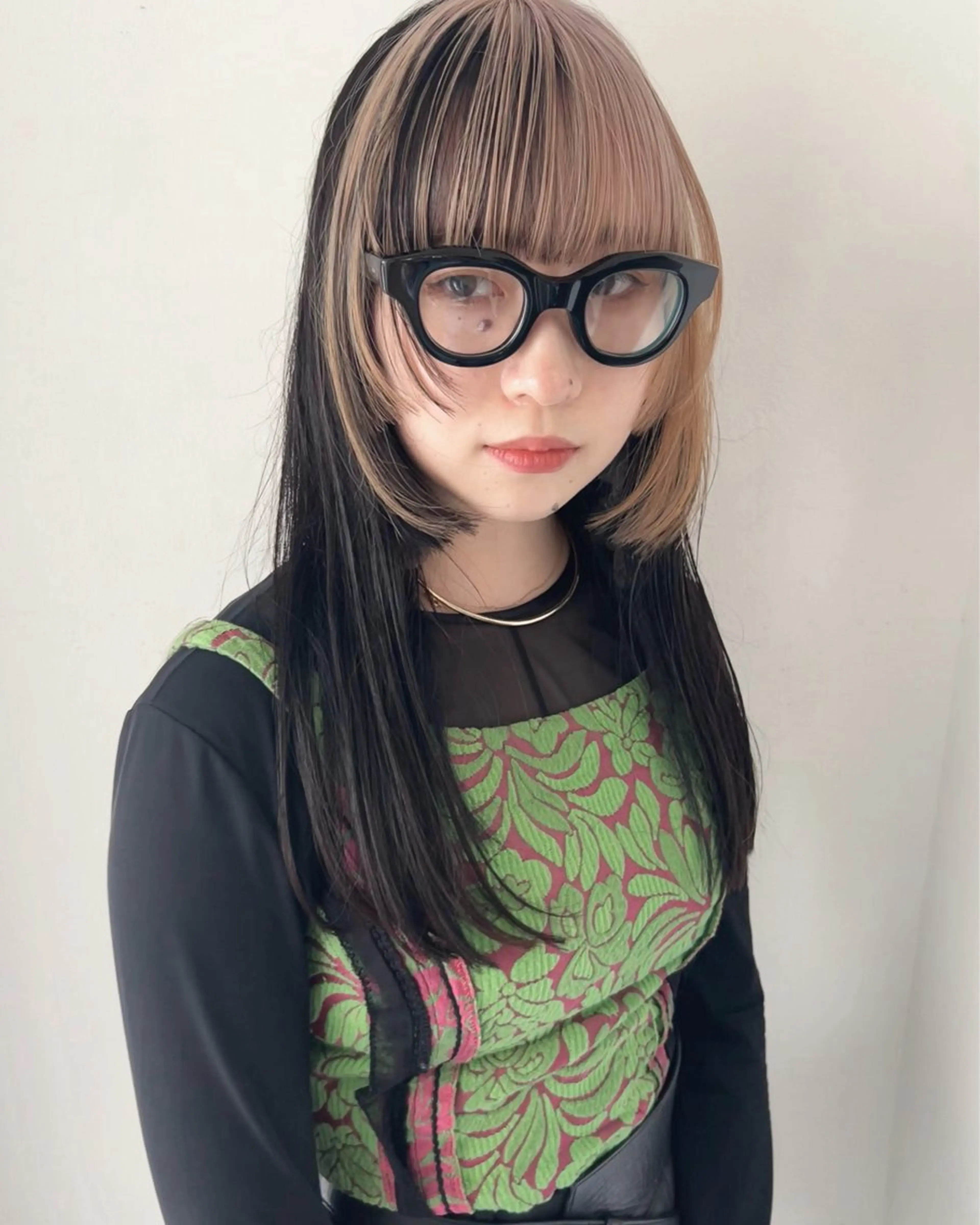 ロング カラー ブリーチ ケアブリーチ ハイライトカラー ハイライト サイドバング カット ヘアカラー トリートメント Loom.所属・村上雅人 ナチュラルモードのヘアスタイル