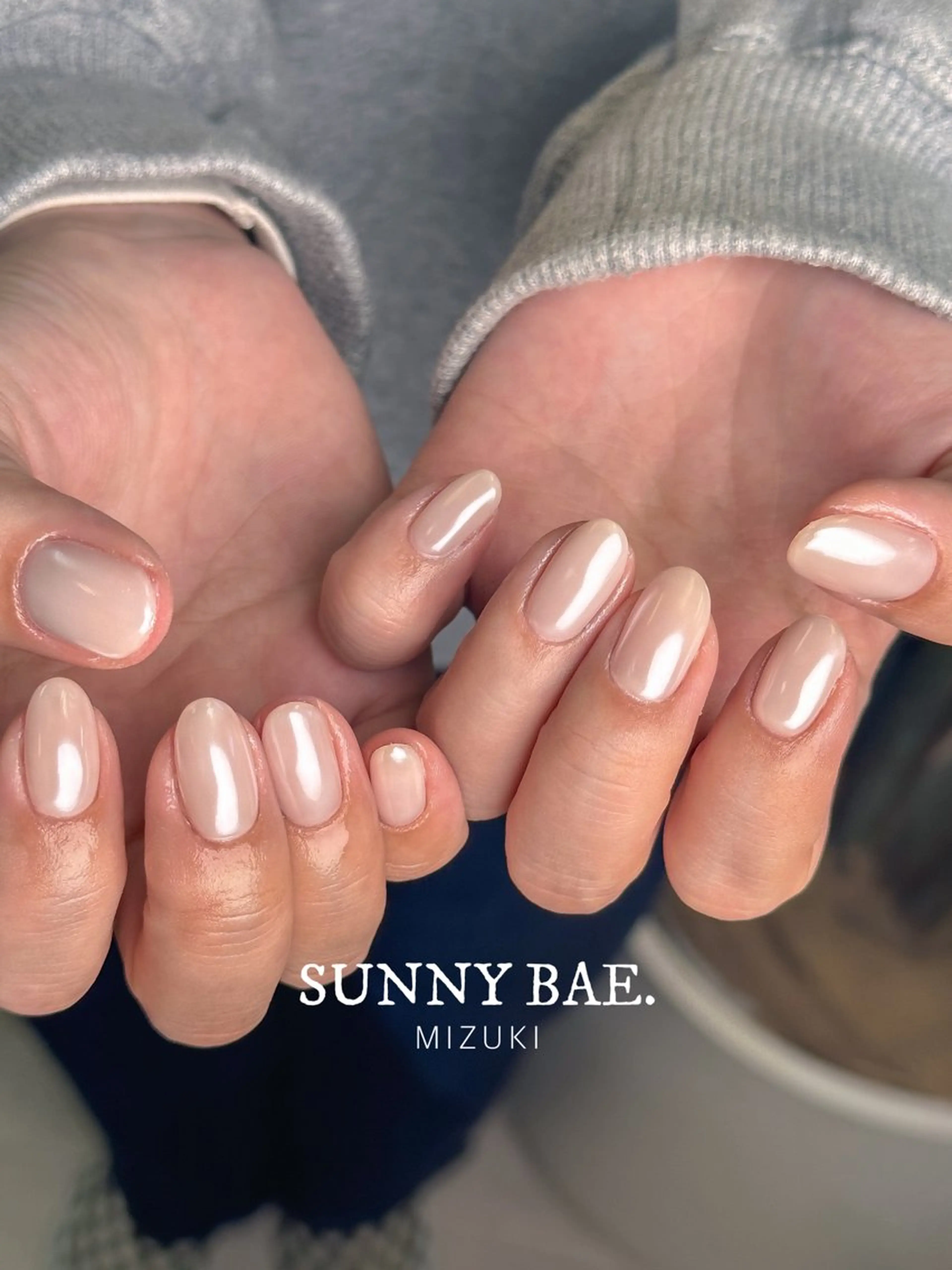 ネイル オーロラネイル ショートネイル シンプルネイル ホワイト 冬ネイル ハンドネイル SUNNY BAE. 🌼MIZUKIのネイルデザイン