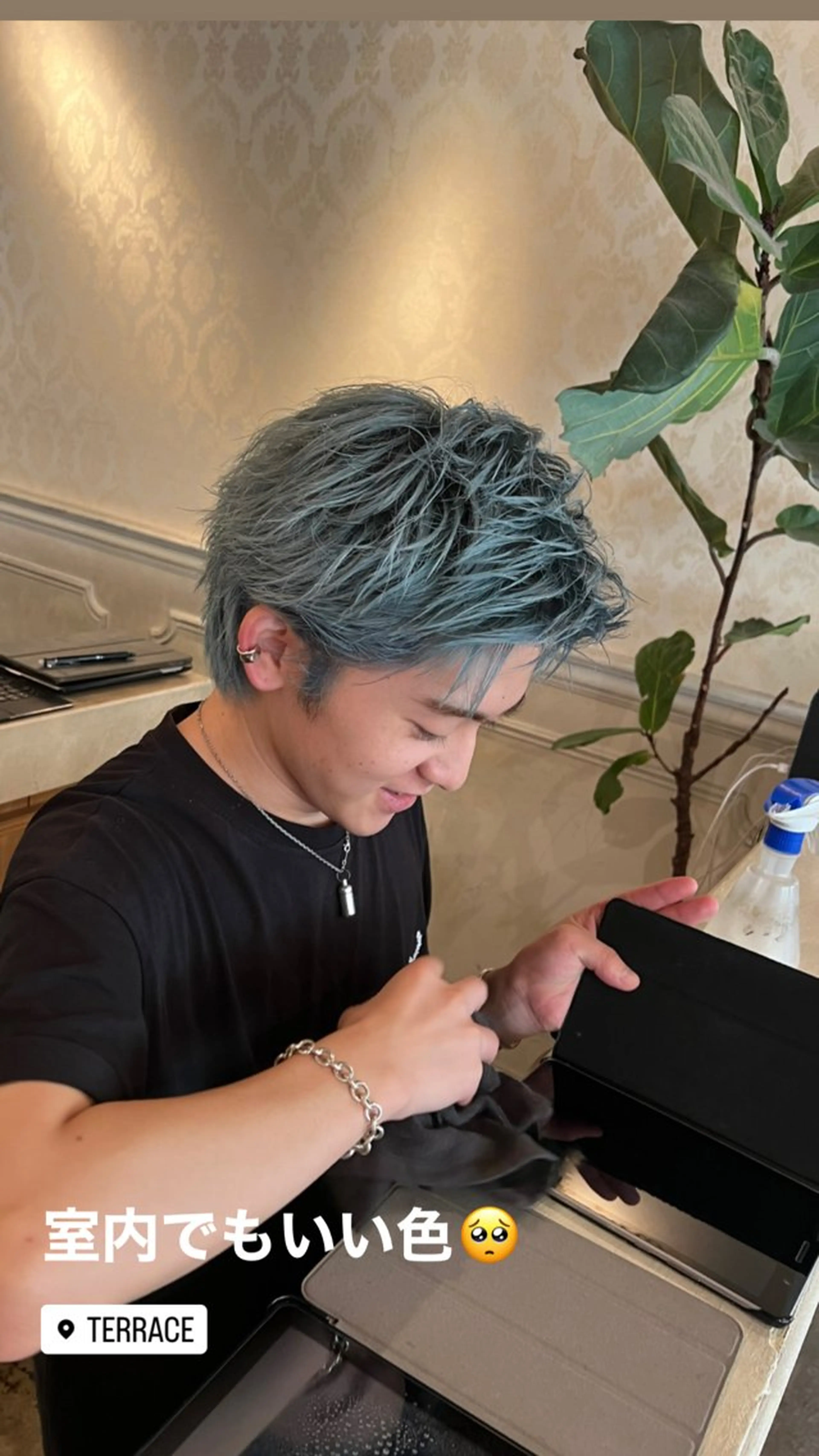 ショート カラー メンズ メンズブリーチ メンズハイトーン ブリーチ ブルーカラー ハイトーンカラー カット ヘアカラー トリートメント ハイライト/インナー /ブリーチ/レイヤーのヘアスタイル