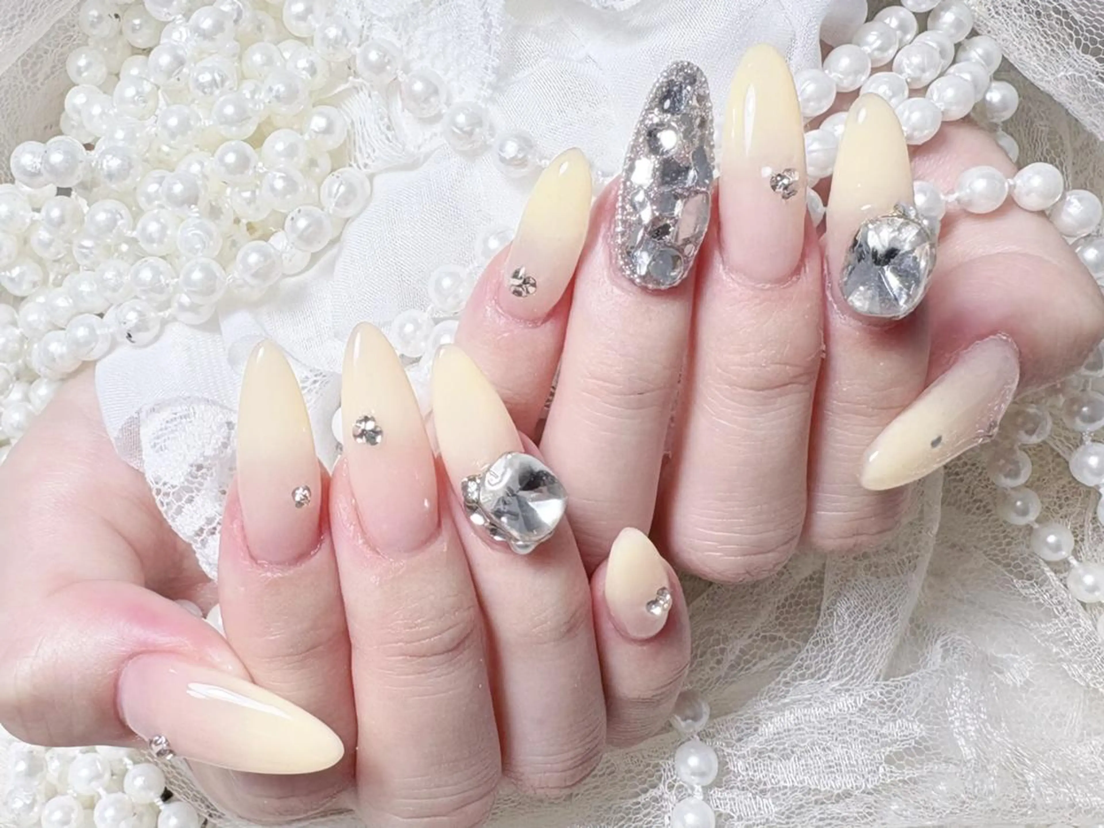 ネイル りんか🪽 ワンホンネイル🍬のネイルデザイン