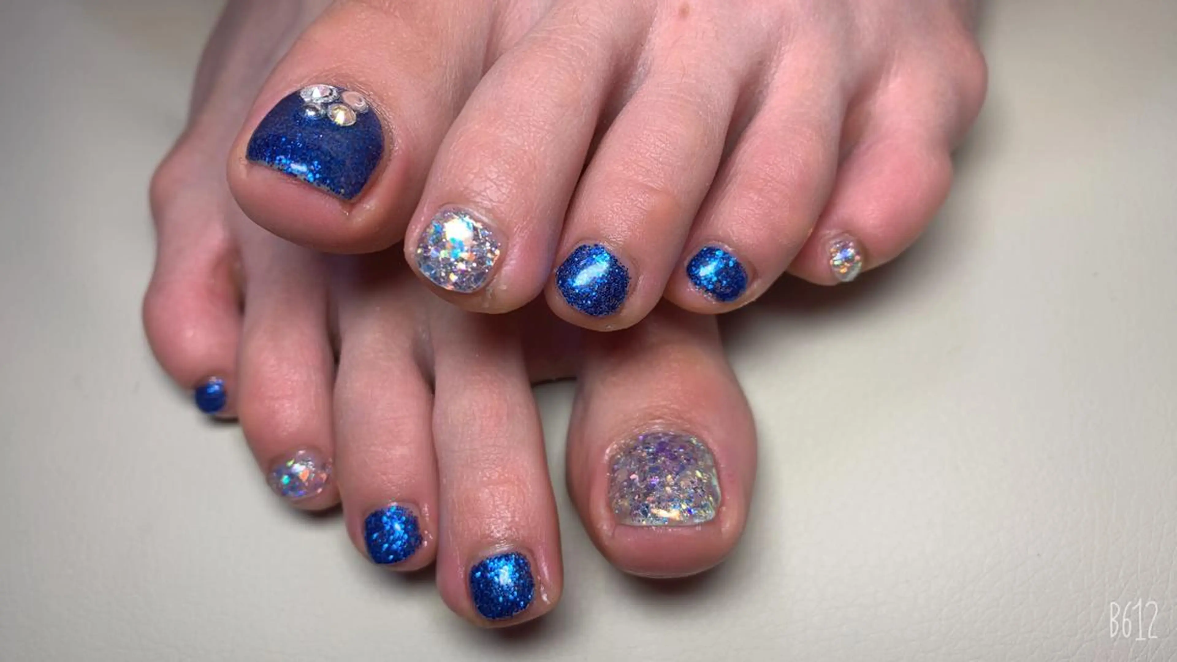 ネイル ストーンネイル フットネイル ManiNail所属・Mani Nailsのネイルデザイン