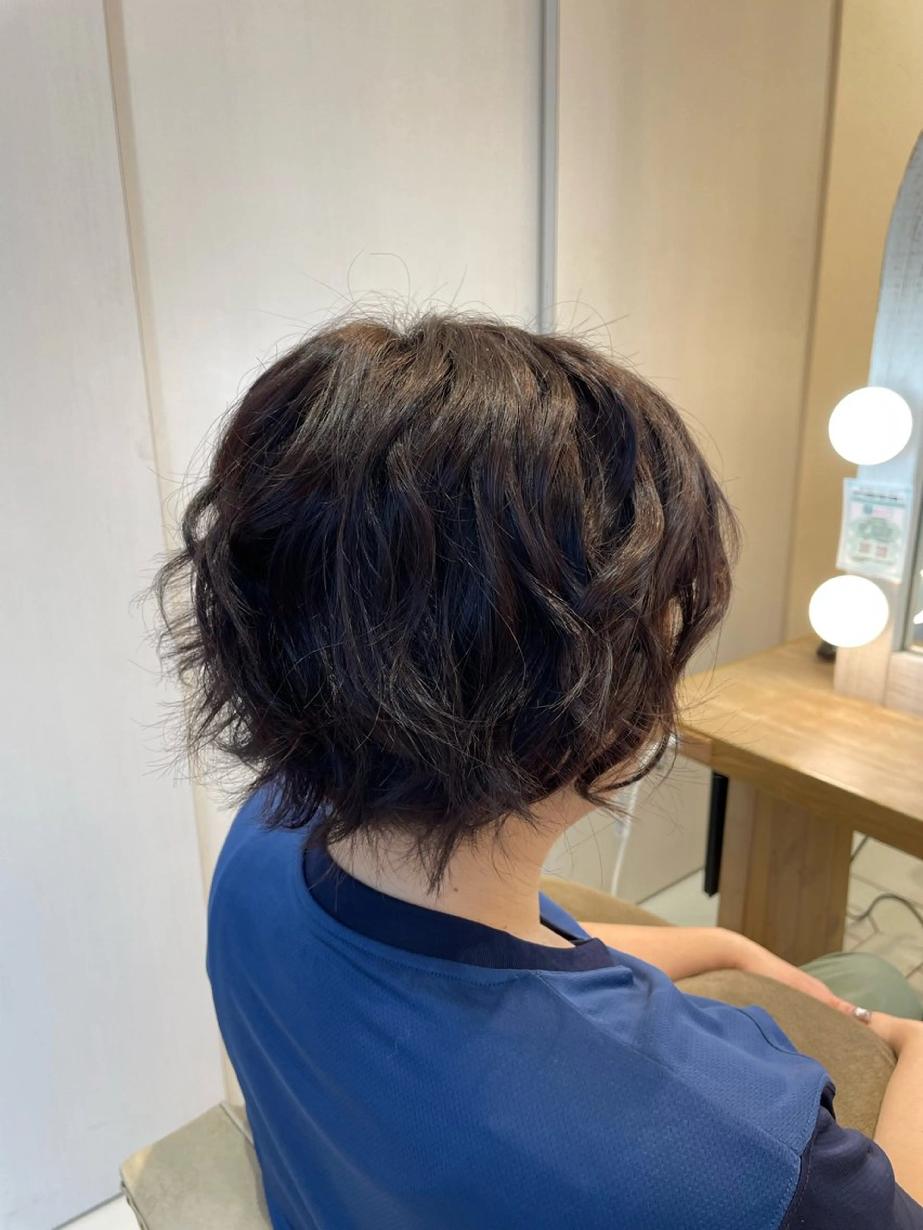 ショート 暖色カラー/ブリーチ なしカラー/艶カラーのヘアスタイル