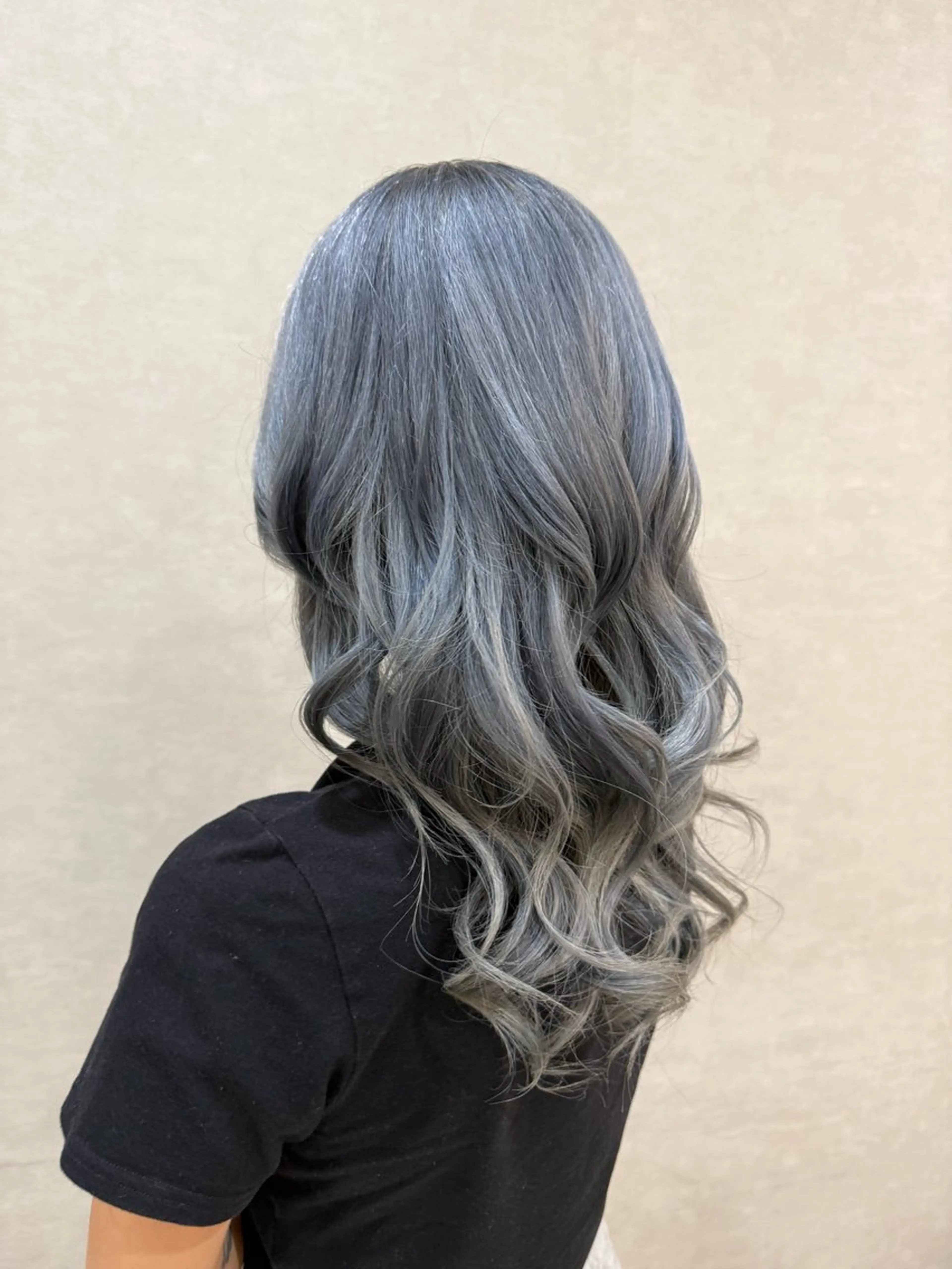 ロング ヘアカラー 金子 彩心のヘアスタイル