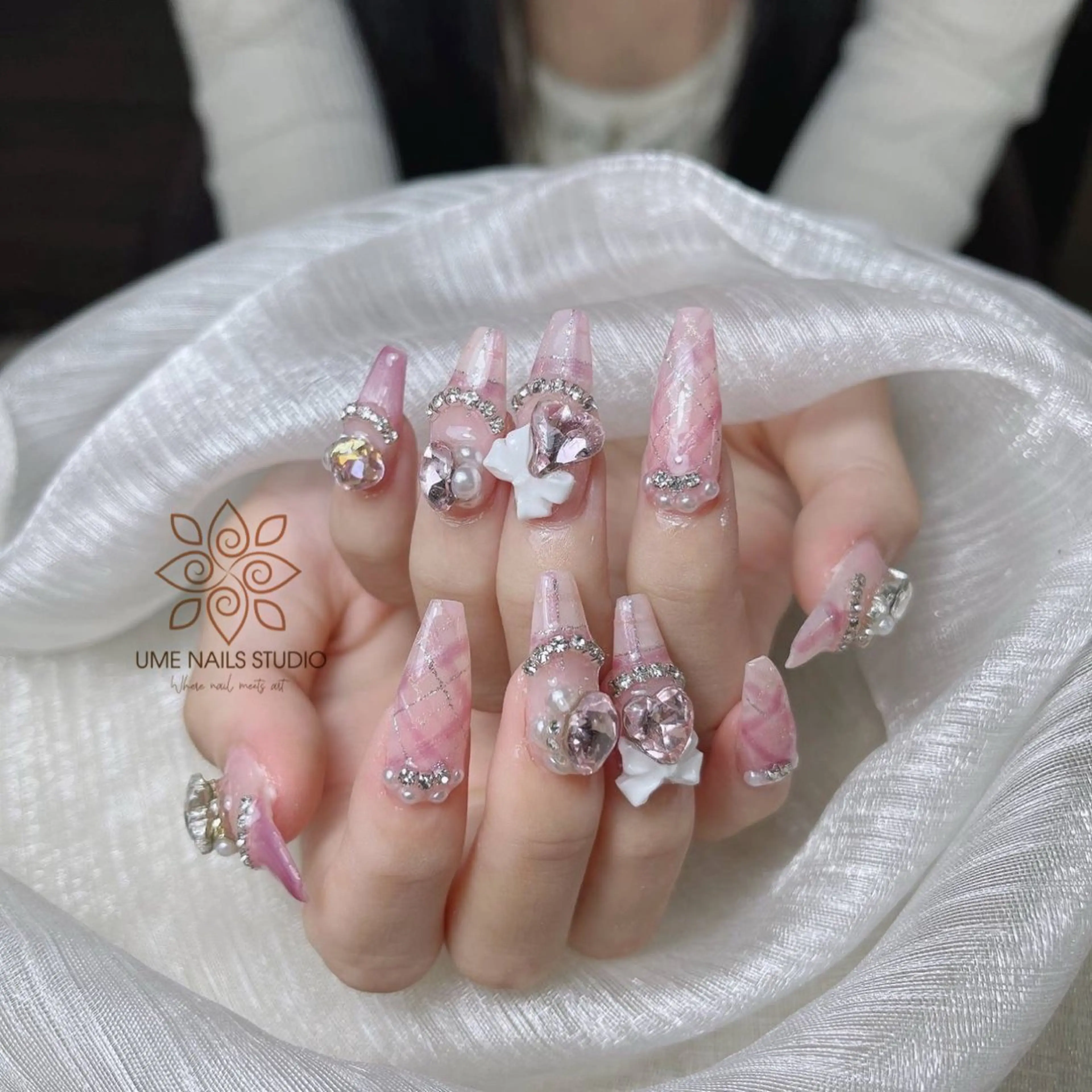 ネイル チークネイル クリアネイル ガーリー キラキラネイル 韓国ネイル ハンドネイル Ume Nail Studioのネイルデザイン