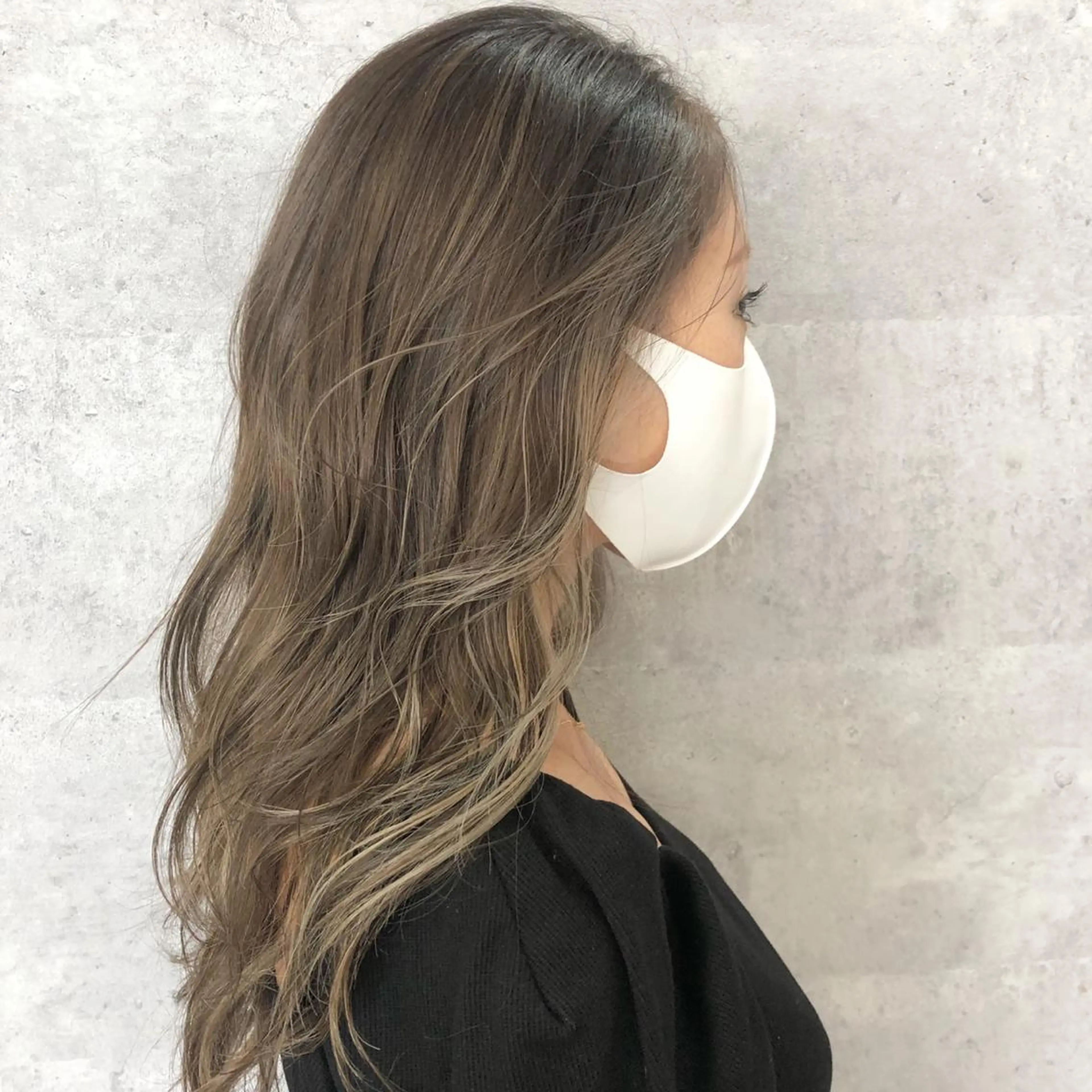 ロング カラー ミストバング ベージュカラー ハイライトカラー ハイライト i  plus＋所属・髪質改善で 憧れの潤艶美髪にのヘアスタイル