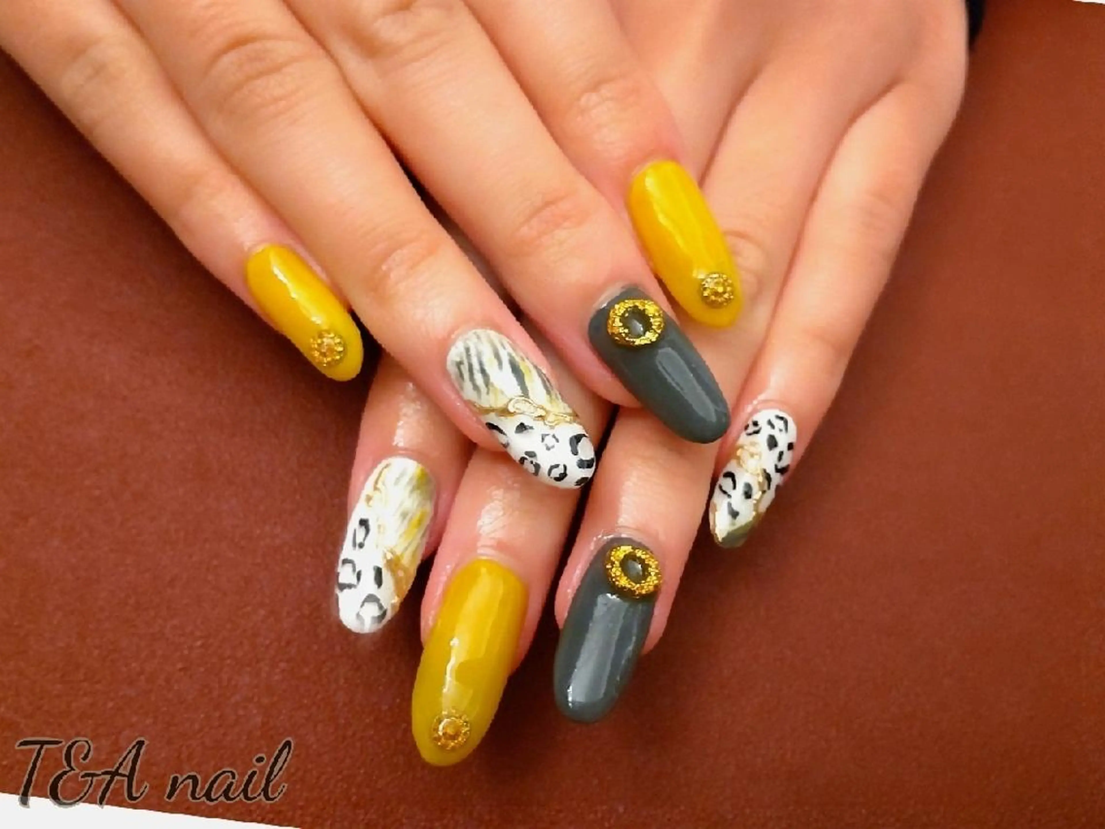 ロング ネイル クリスマス アニマル柄 長さ出し ニュアンスネイル スカルプネイル ハンドネイル T&A nailのネイルデザイン