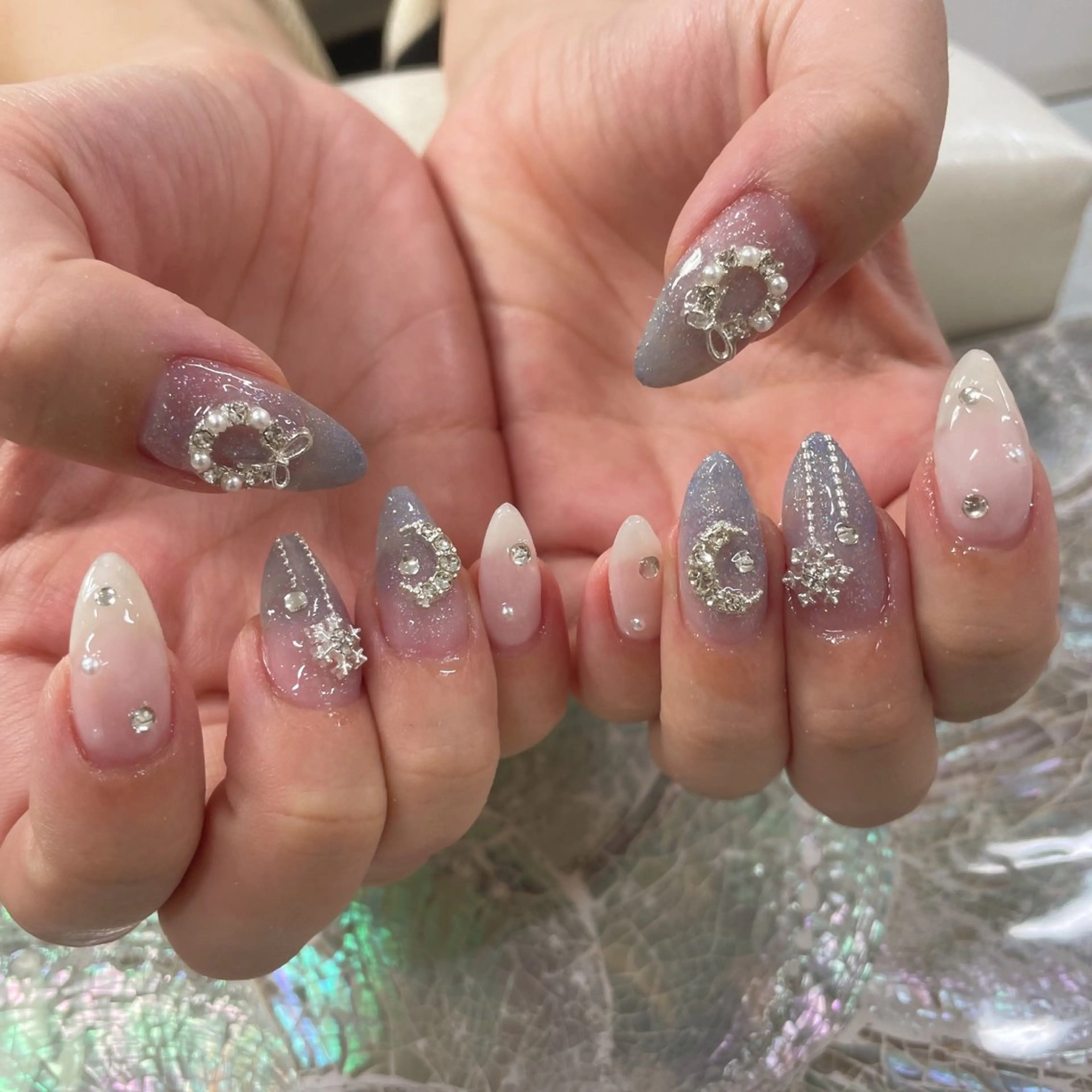 ネイル グラデーション キラキラネイル 冬ネイル クリスマス 🌴konami 4U NAIL🥥のネイルデザイン