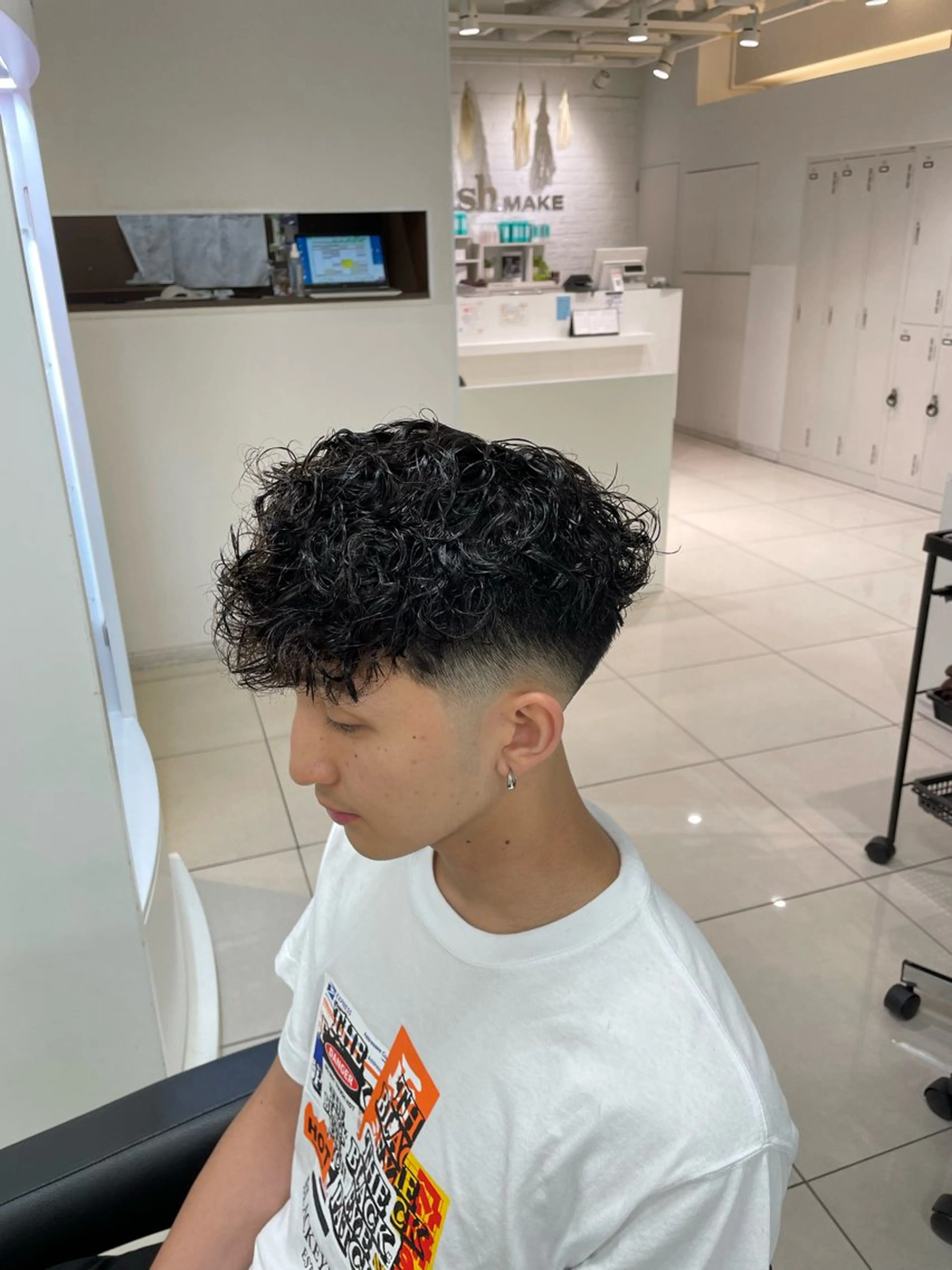 ショート パーマ メンズ メンズブリーチ メンズパーマ フェザーパーマ職人 🪶ryosukeのヘアスタイル
